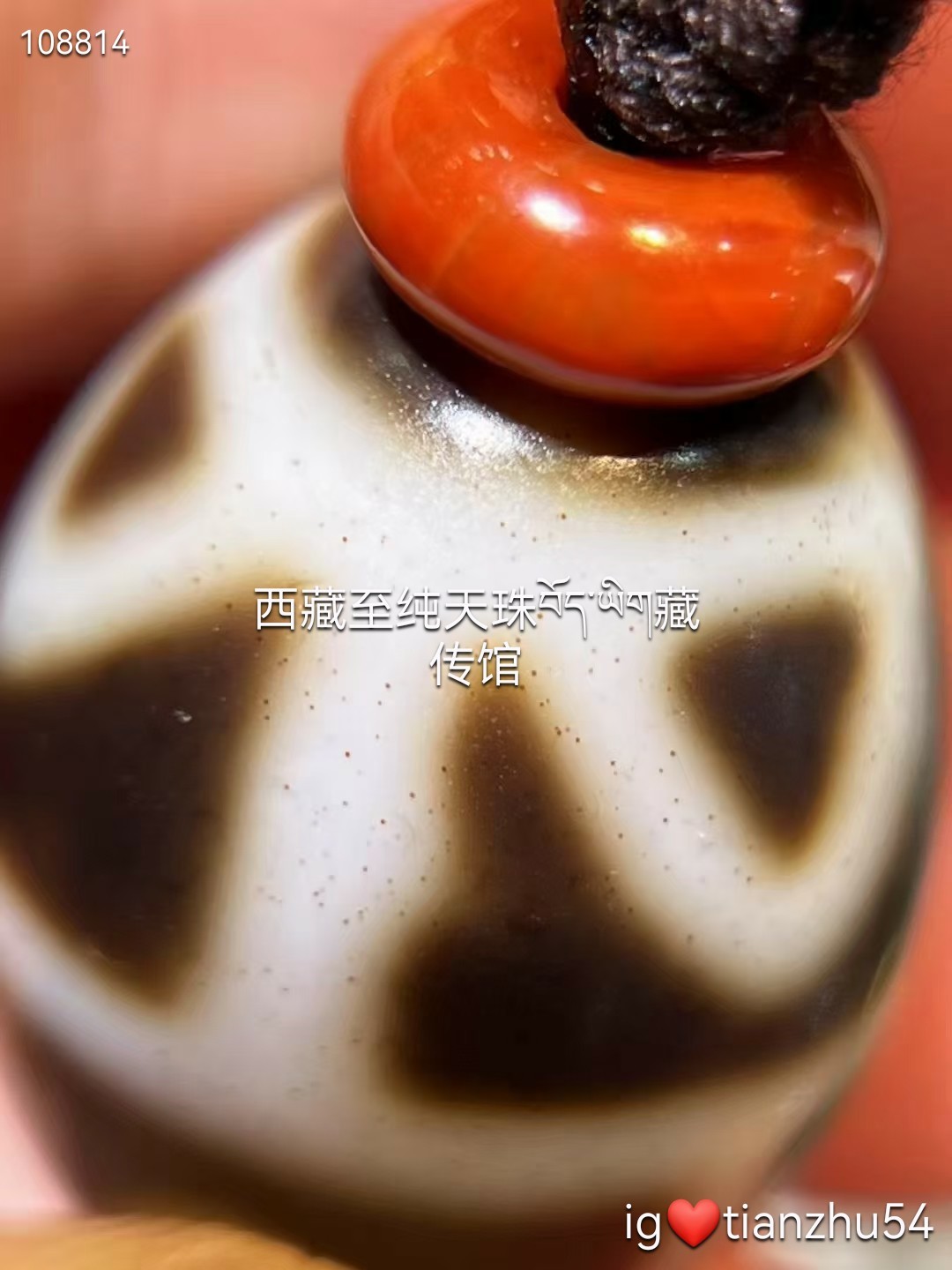 红玉髓三眼天珠喜欢红色玛瑙的朋友可考虑这颗，色泽红润三眼天珠：藏族