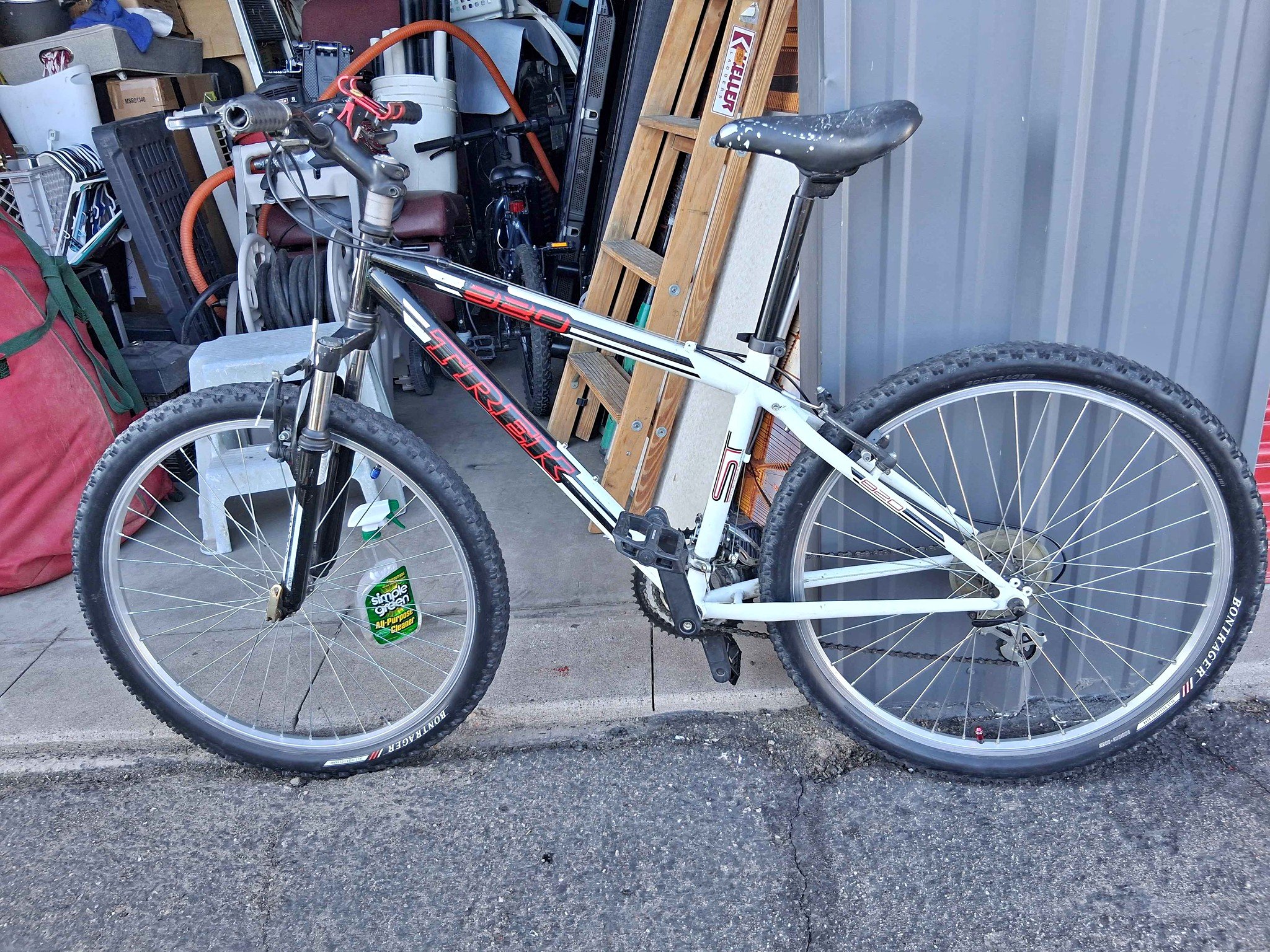 trek bicycle keller Marlin 4 M 29 Purple Flip/Black Fade It has a handle built into the saddle so you can guide while they ride Marlin 5 Gen 3