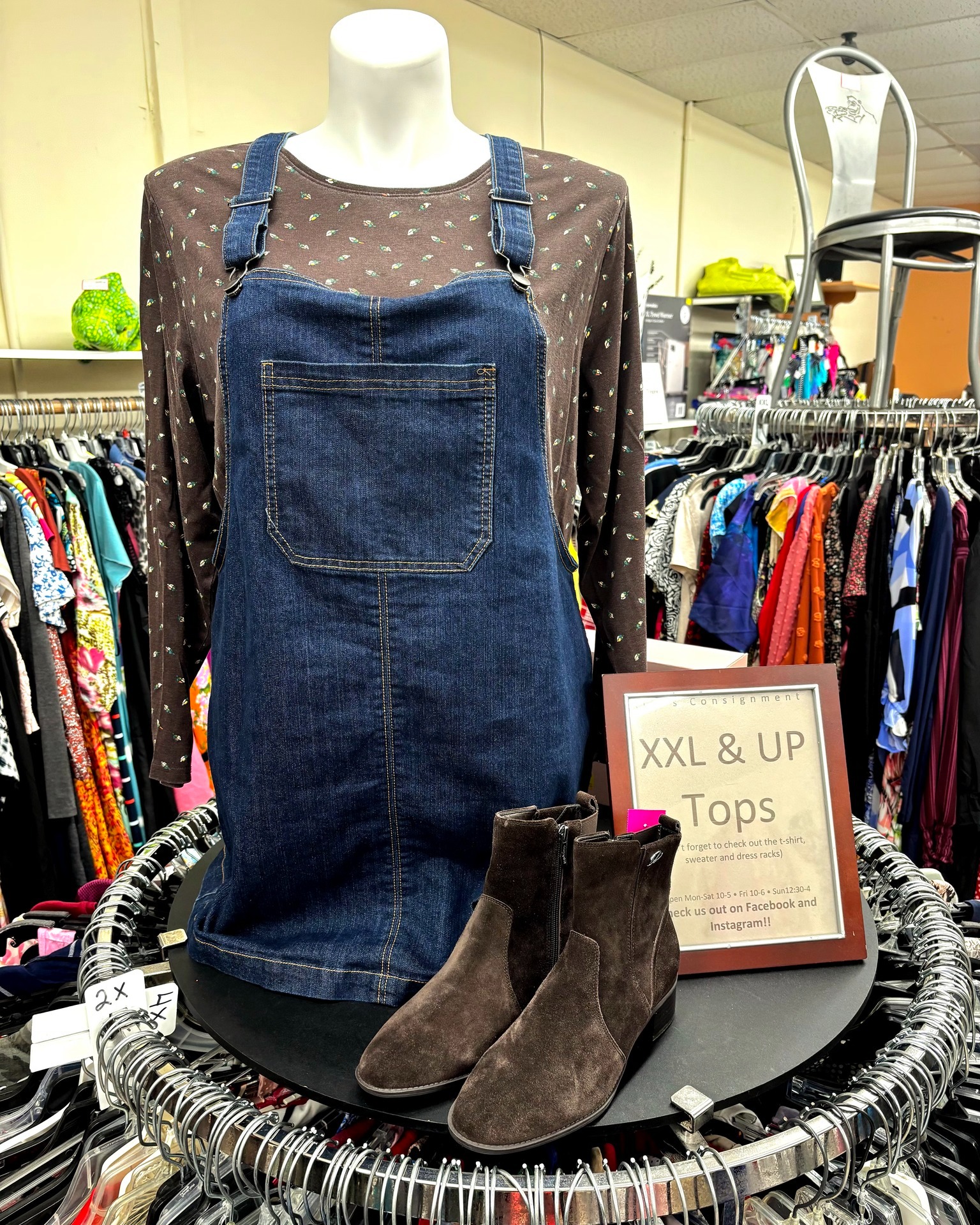 Fall denim overall dress outfit idea