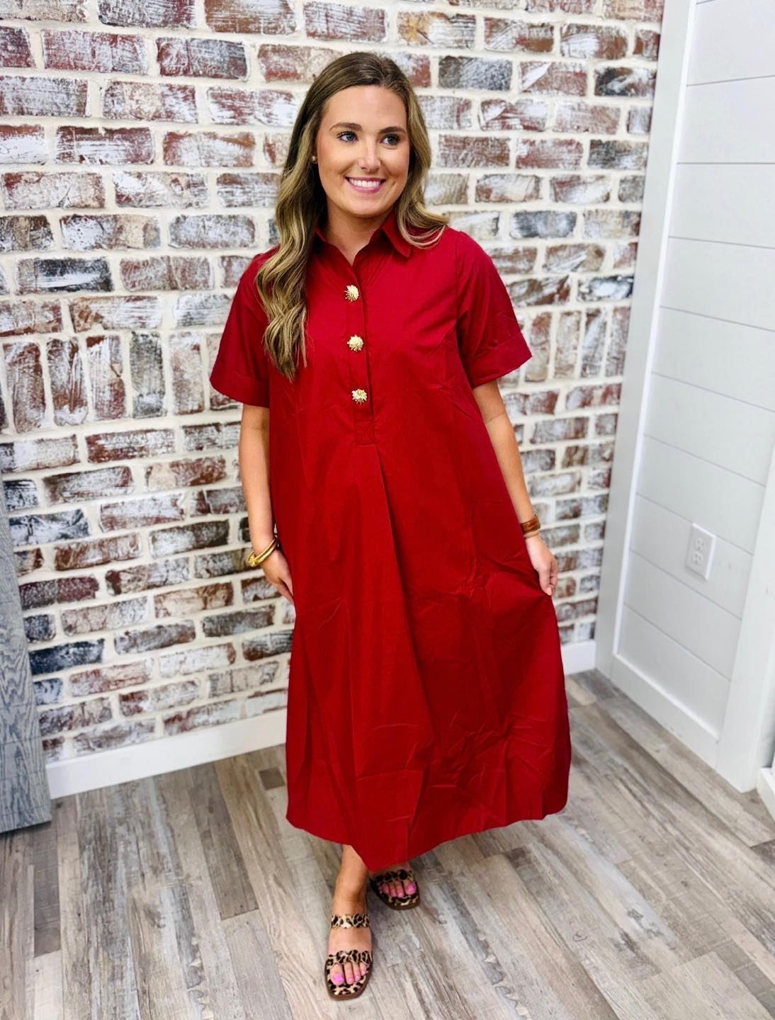 This gorgeous burgundy button-front midi is the perfect mix of classy + effortless! And can we talk about those leopard shoes?! 🐆😍 The perfect print to complete the look! ✨ Dress +