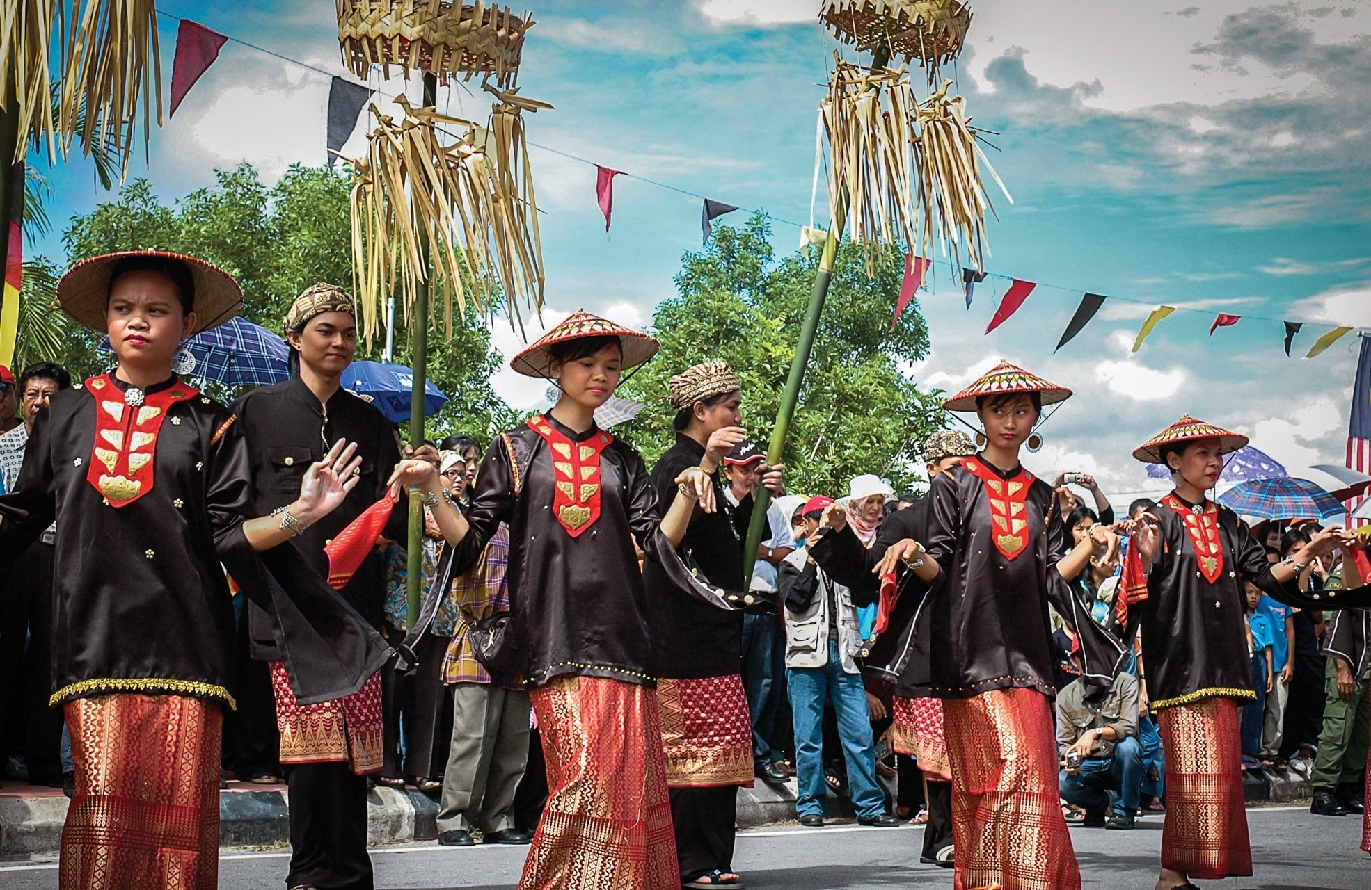 Sufri MSC - Orang Melanau tergolong dalam suku dayak yang... | Facebook