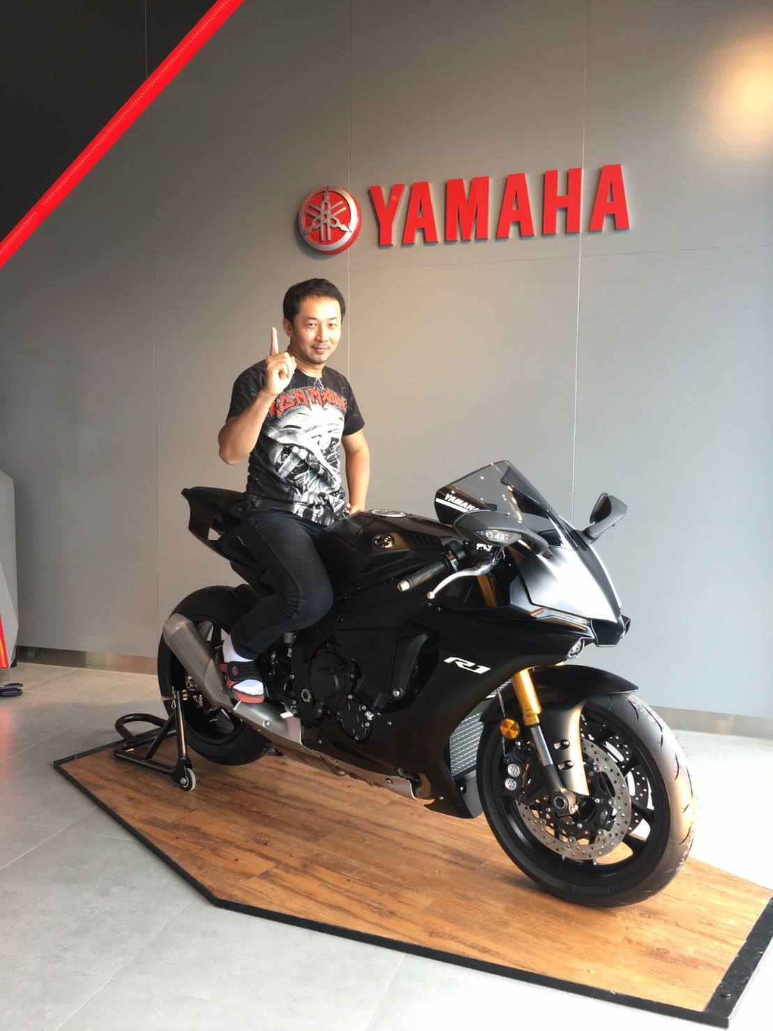 😁จัดไปหล่อๆ สำหรับR1 สีดำ... - Yamaha Riders club Nakhonsawan