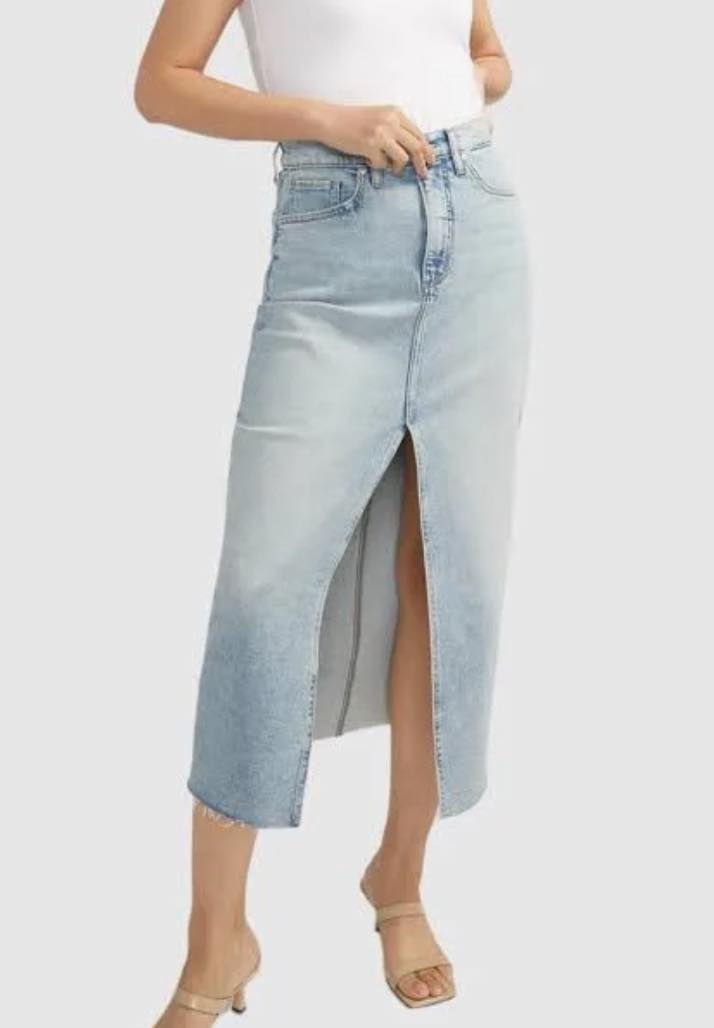 How to close a front slit in a denim skirt?