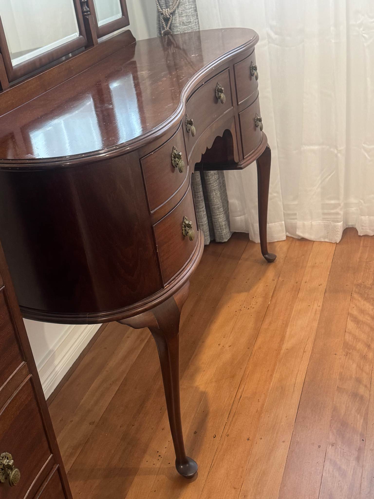 Antique Dressing table - Vanities & Makeup Tables - Brisbane