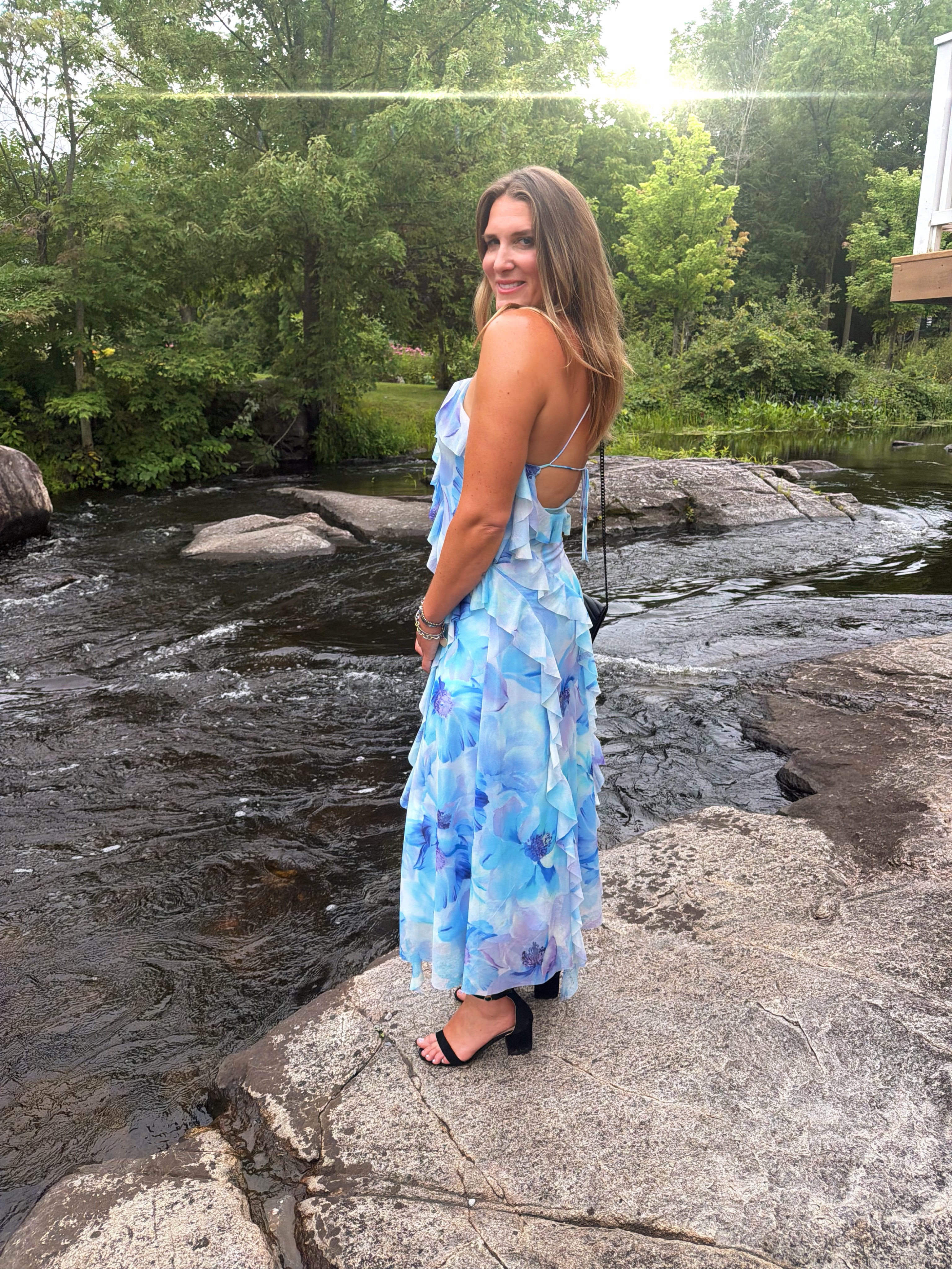 Don't normally go to weddings but when I do it's cause I was THURSTY. 😉💍 Congrats Emily and Indy! #wedding #weddingfashion #weddingmoments #perthontario