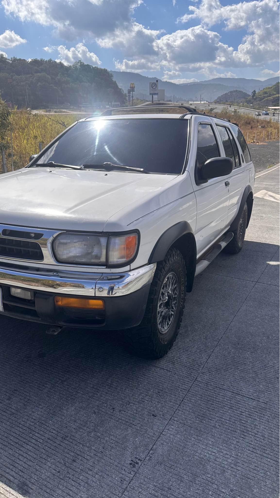 hermosa camioneta Nissan Pathinder modelo 98 mecánica 4x4 calcomania ...