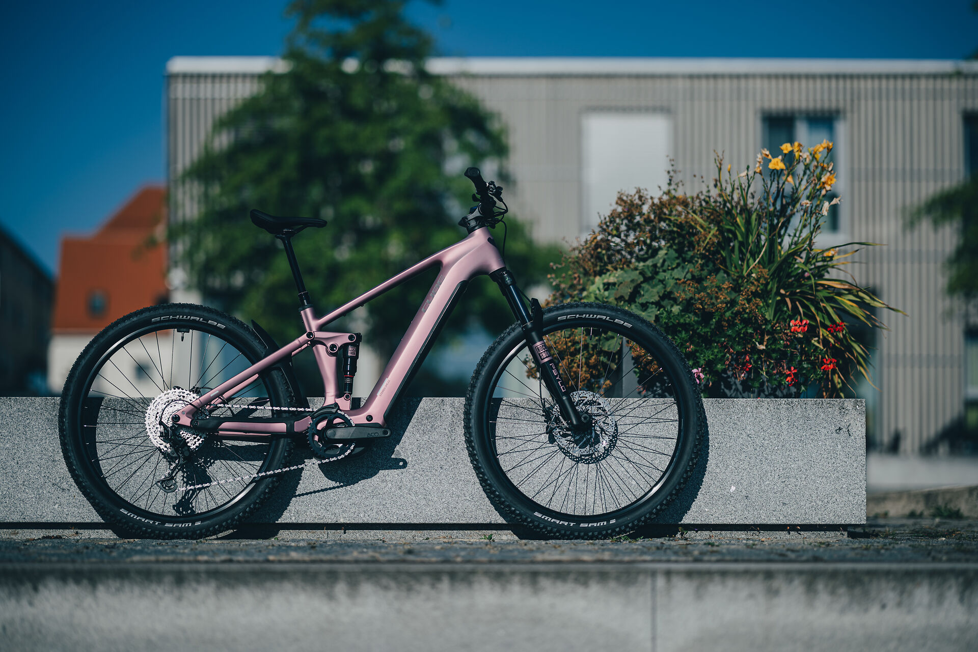 fahrrad kindersitz leihen THULE Yepp 2 Maxi Fahrrad-Kindersitz mieten & testen Colour:Gold/Pink/Blue Ghost of Tsushima All EGirlGoggles