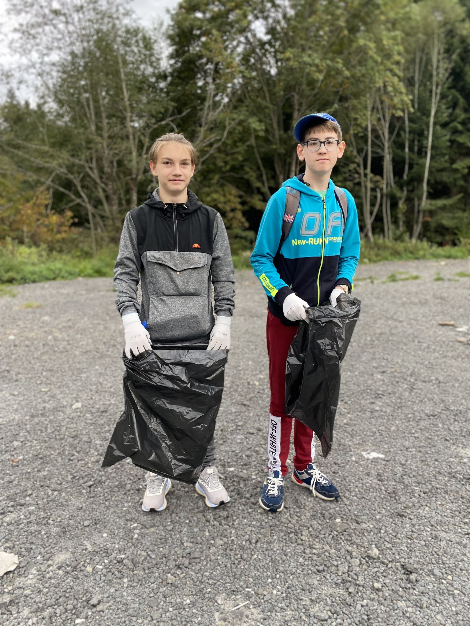 Primaria Azuga - 🌲 MINI-CAMPANIE de ECOLOGIZARE! Copii... | Facebook