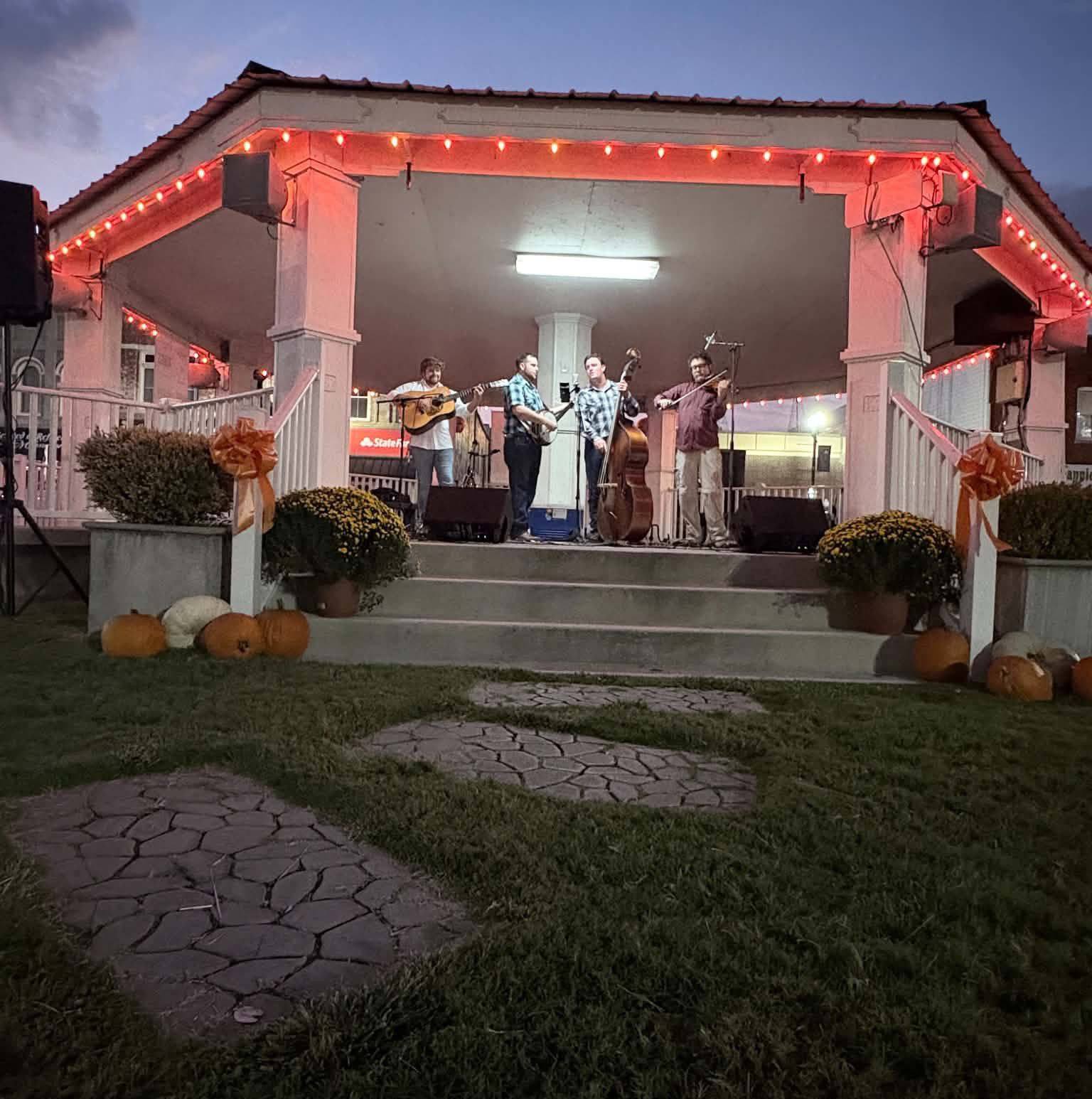 Johnny Wilson from Wilson and Cross bluegrass music playing a great old ...