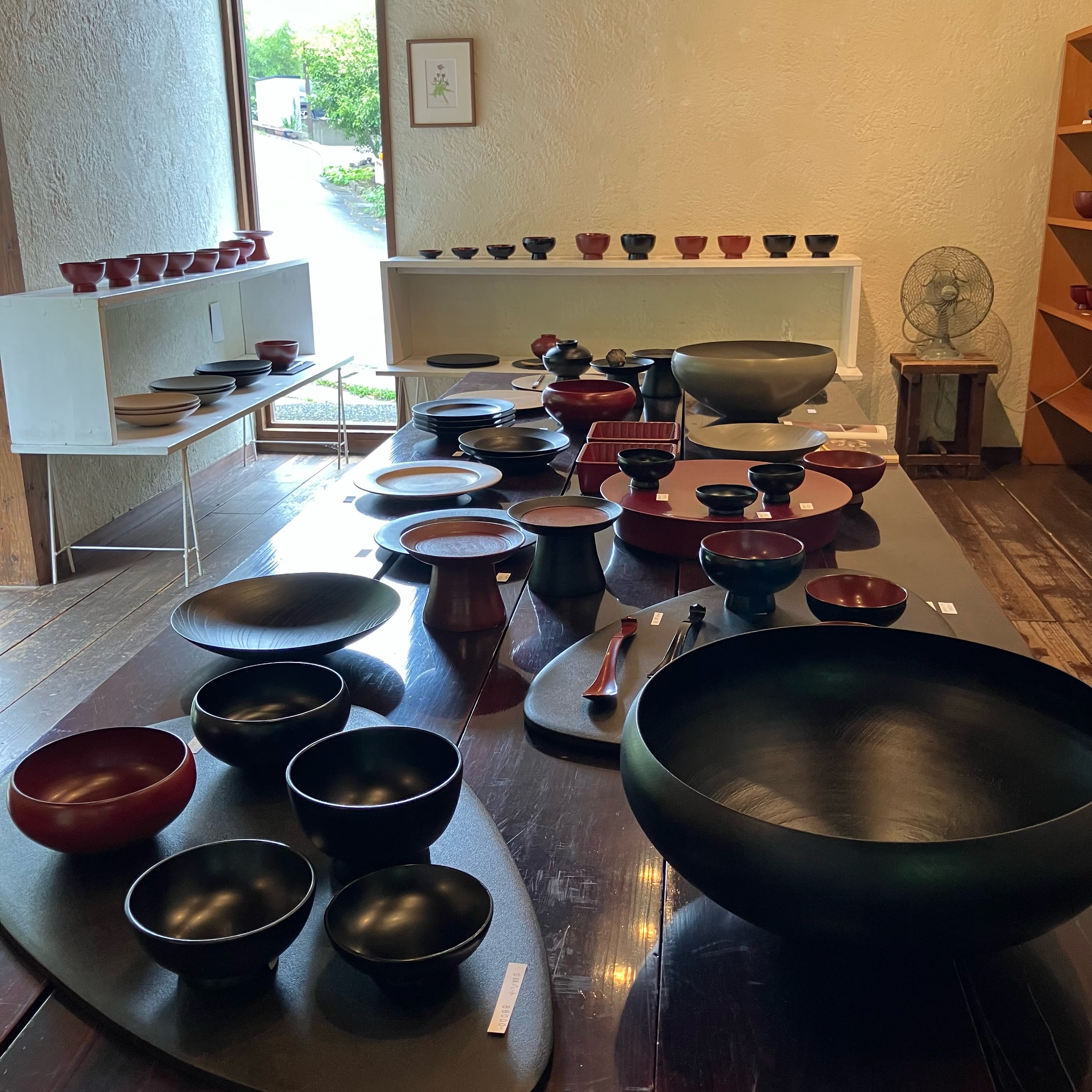 赤木明登さんの漆のうつわ展は9月13日(日)まで開催中です。日々の器に