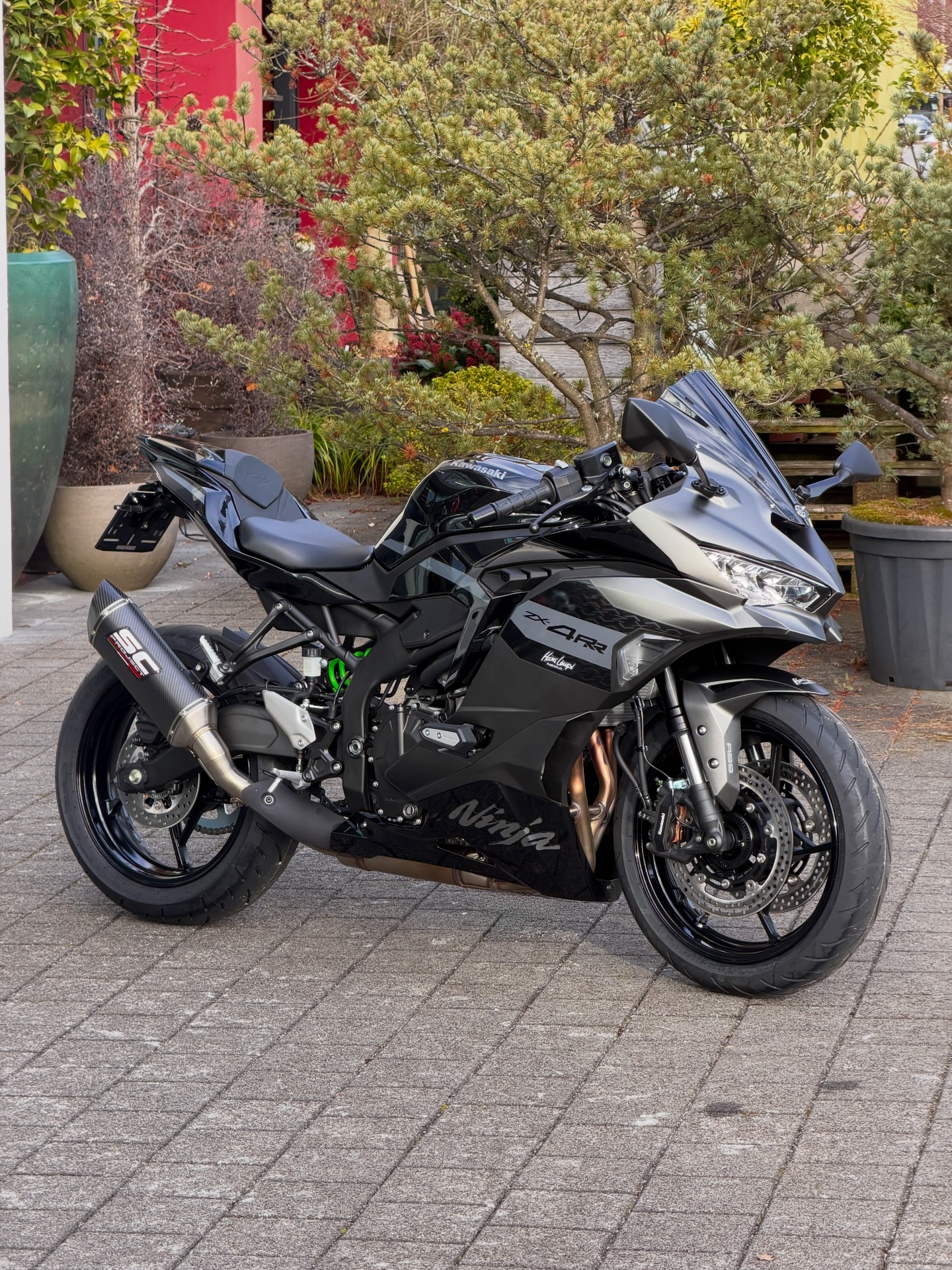 What about this little Beast?😈 Kawasaki Ninja ZX4RR x SC Project