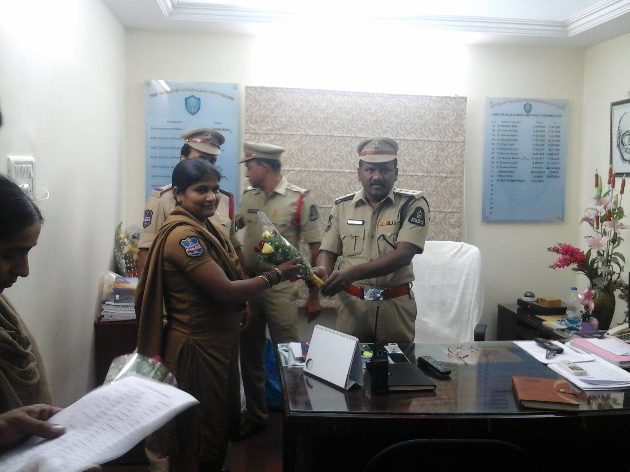 Sri Uday Kumar Reddy ACP Banjarahills felicitated staff of PS Jubilee ...