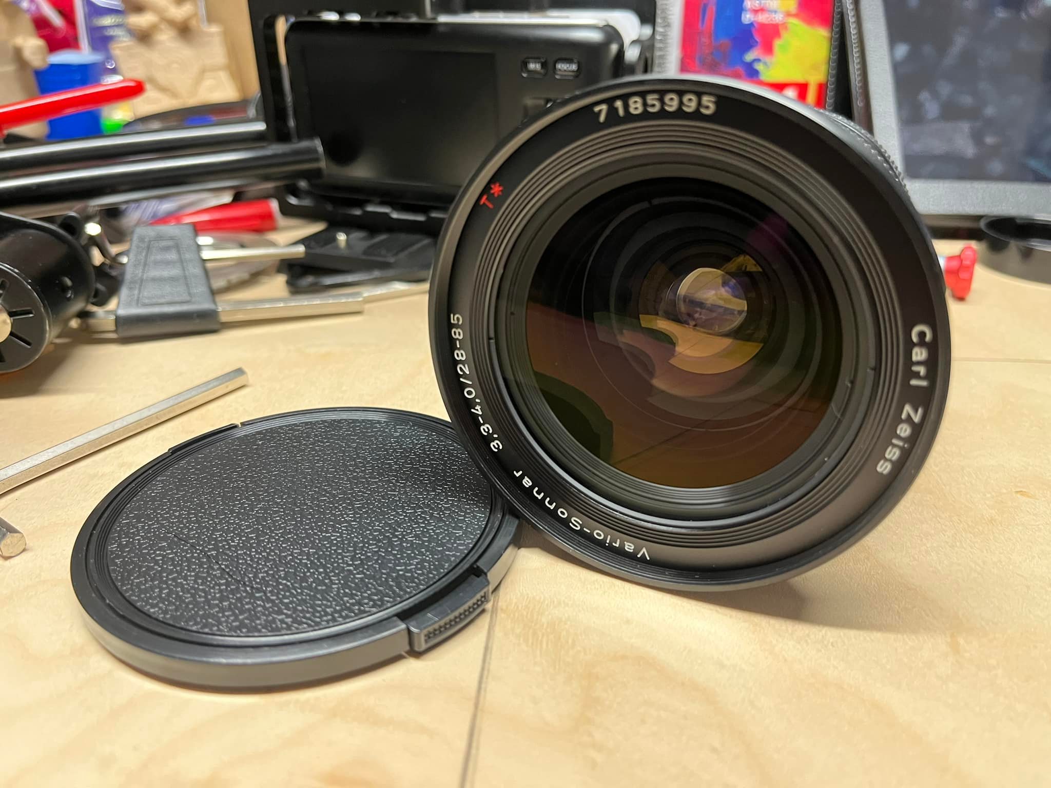 What are your experiences with the 28-85mm 3.3/4 lens?
