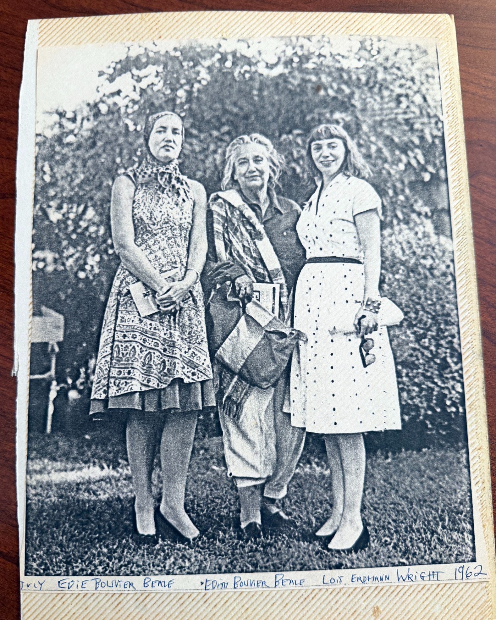 beales ladies dresses July 1962 Bert Morgan photo of Little Edie, Big Edie and Lois Wright at the L.V.I.S. Fair. Mrs. Beale incorporated a bed sheet with a men's shirt and loose pants into an Christmas Party dress 2021