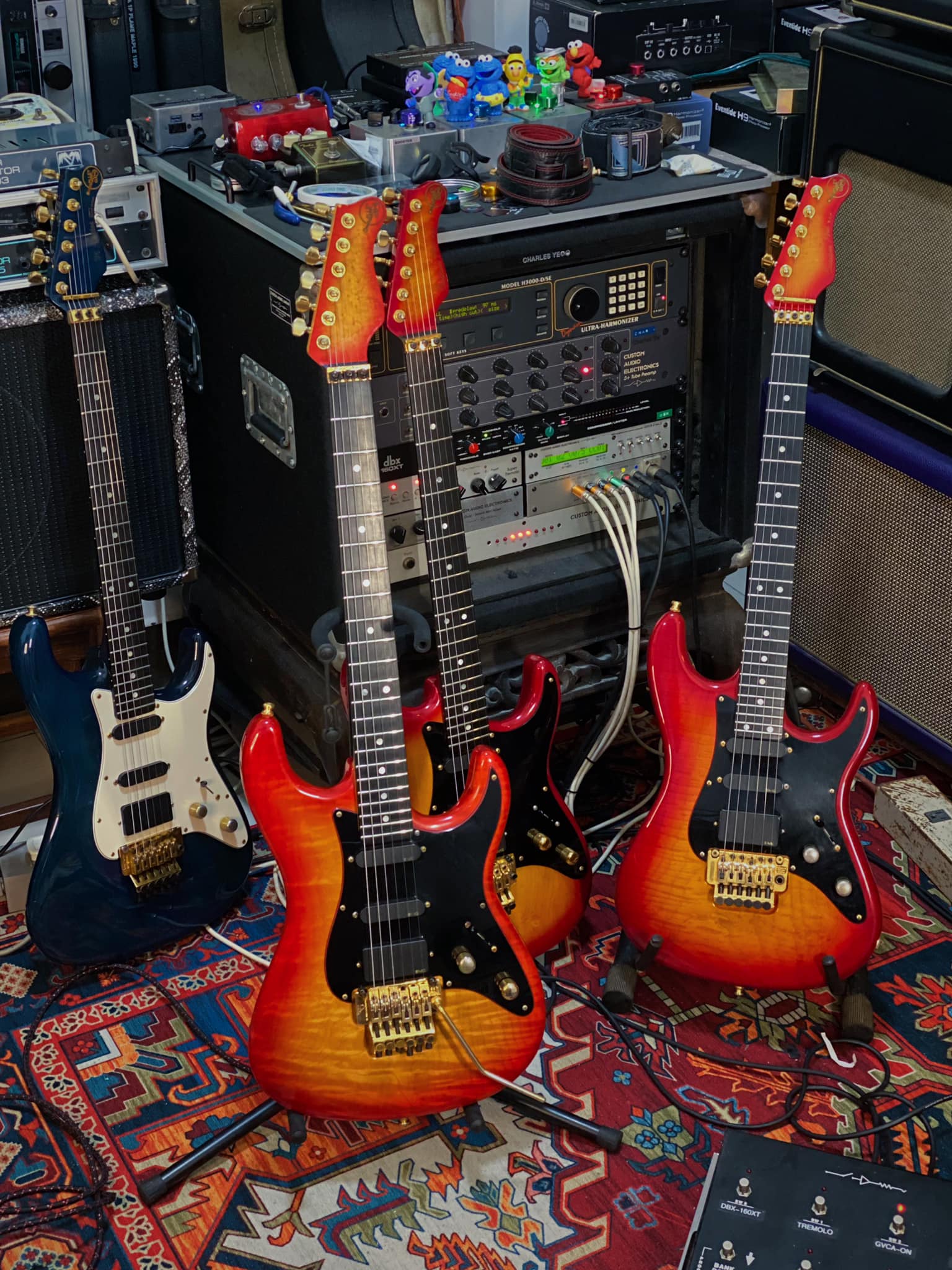 Valley Arts Custom Pro USA Fireburst X 3 ？😄😄😄Happy Happy Happy～