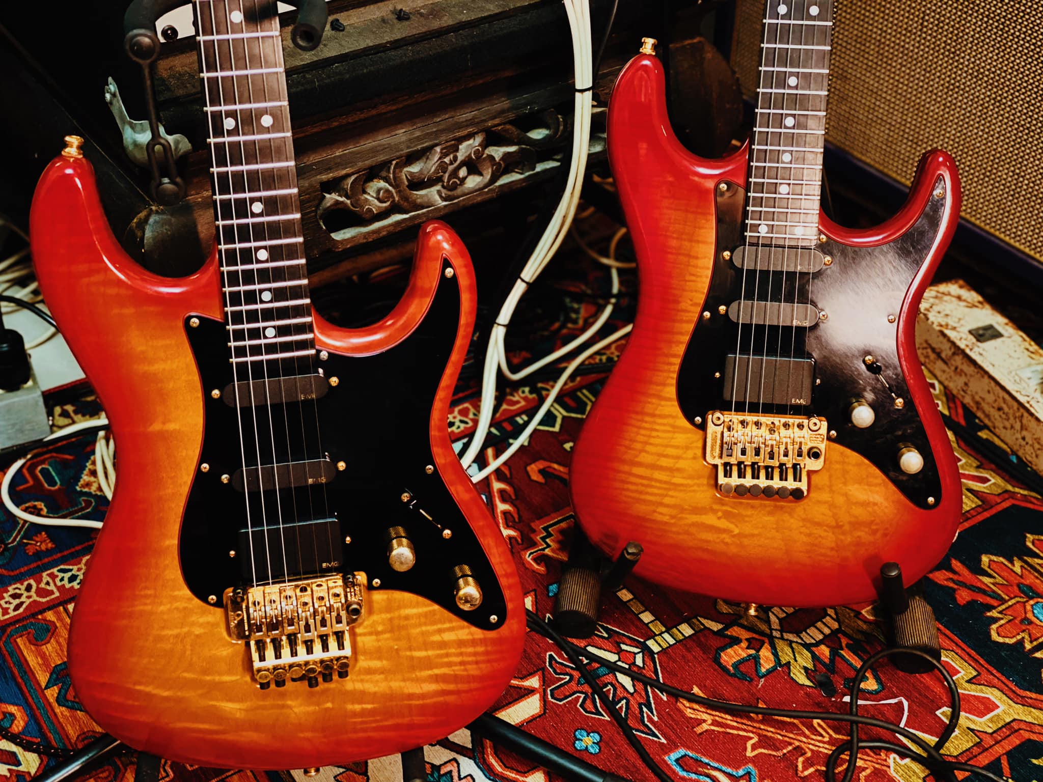Valley Arts Custom Pro USA Fireburst X 3 ？😄😄😄Happy Happy Happy～