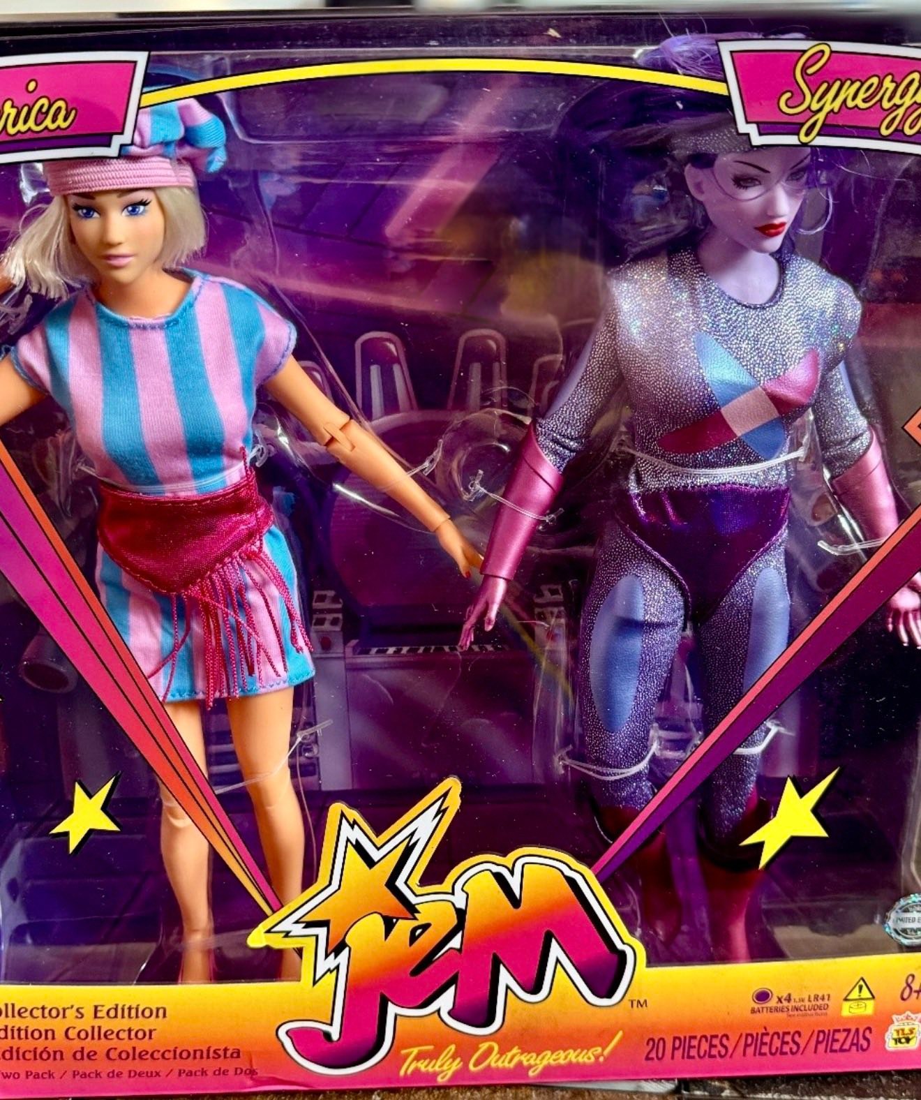 Jerrica & Synergy from The Loyal Subjects: Jem And The Holograms 