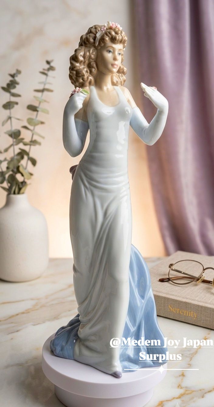 Medem - This piece appears to be the retired Lladró Porcelain