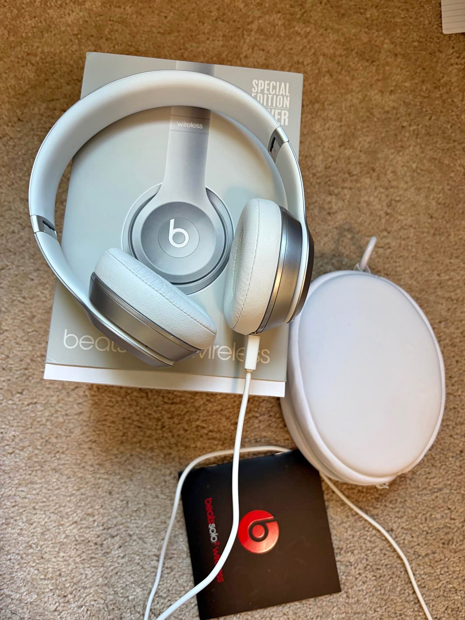 Beats Solo2 Wireless *Won't Turn On* For Parts/Repair - Headphones