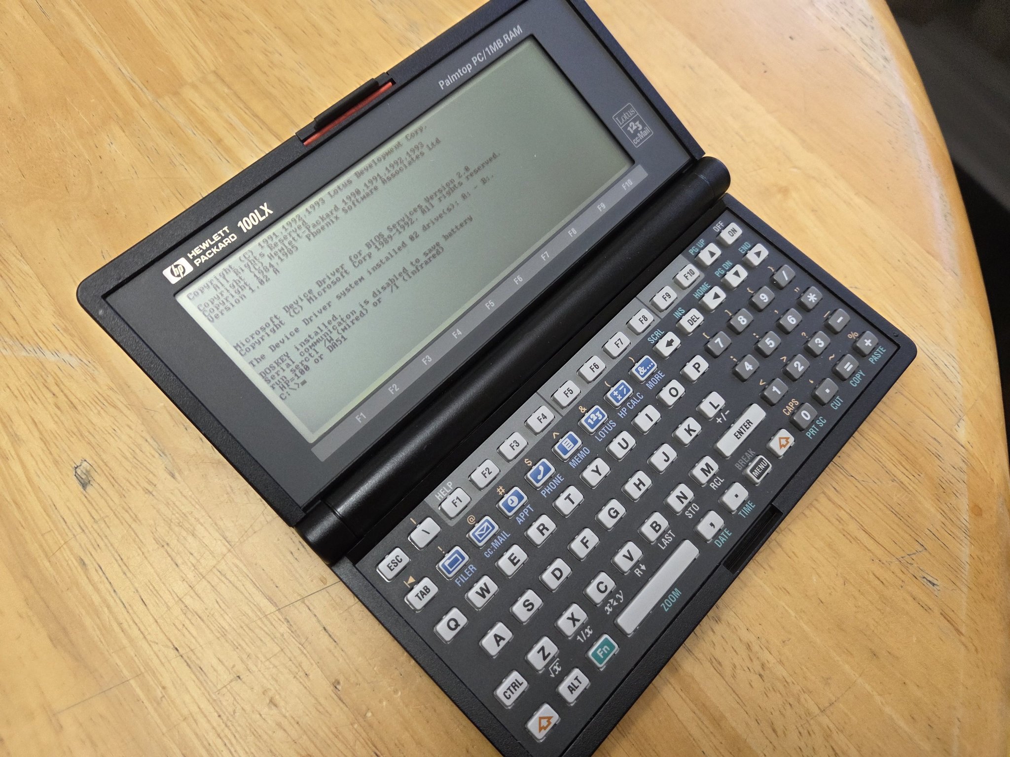 What are the specs and features of the HP 100LX Palmtop PC?