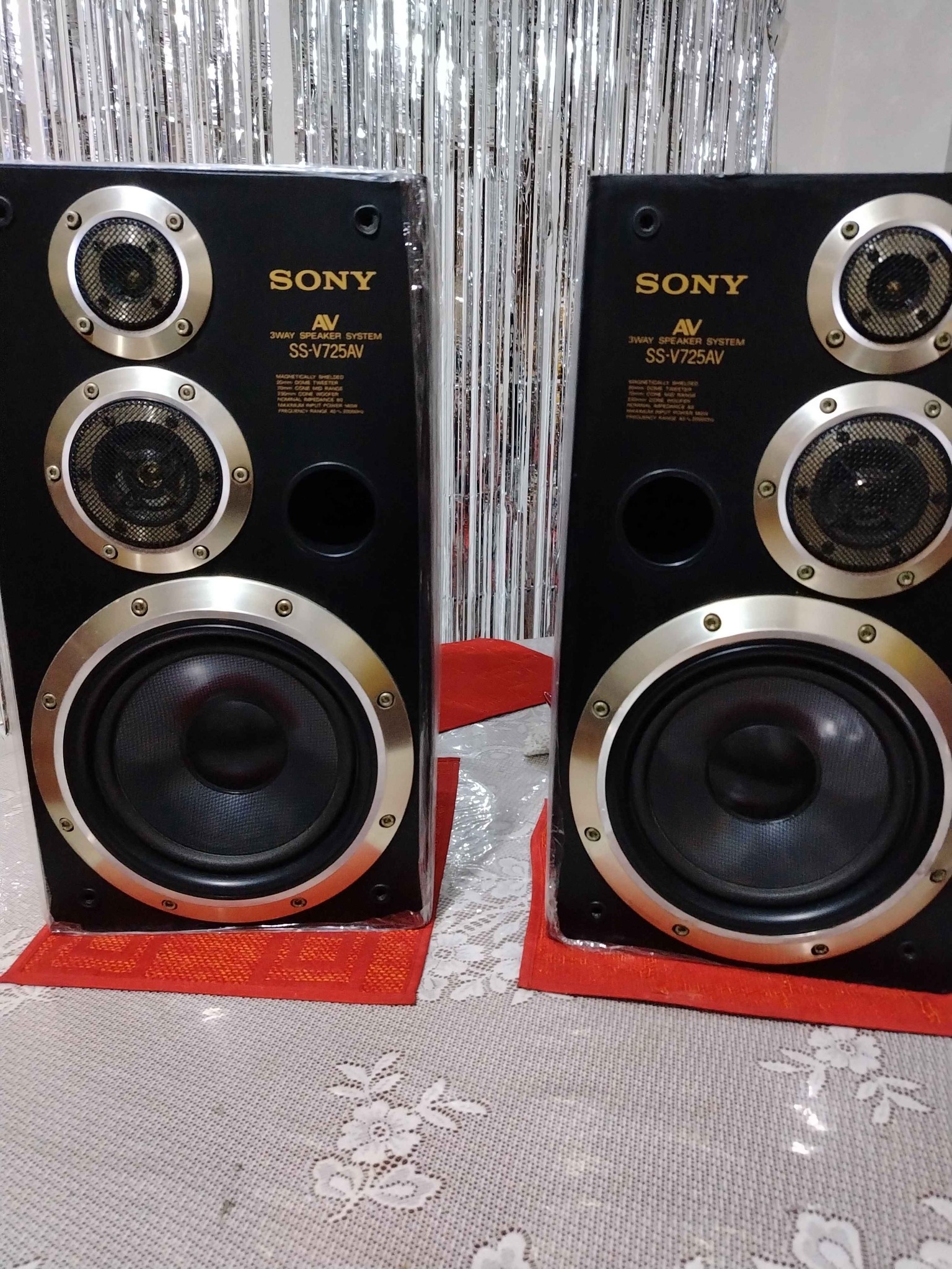 Venta de 2 parlantes marca sony modelo SS_ V725AV bien conservado