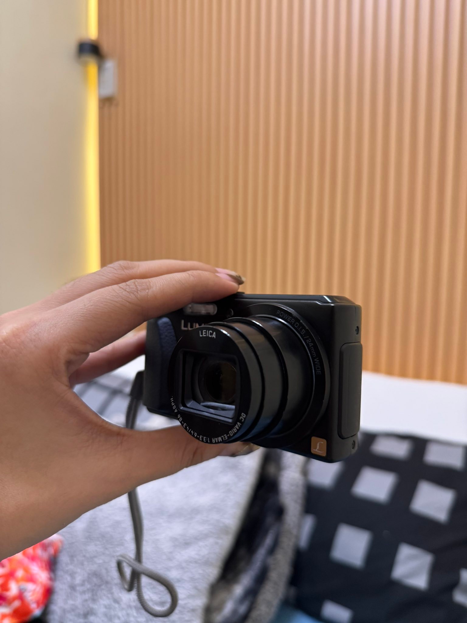 ? FOR SALE: Panasonic Lumix TZ40 (DMC-TZ40) Looking for a 