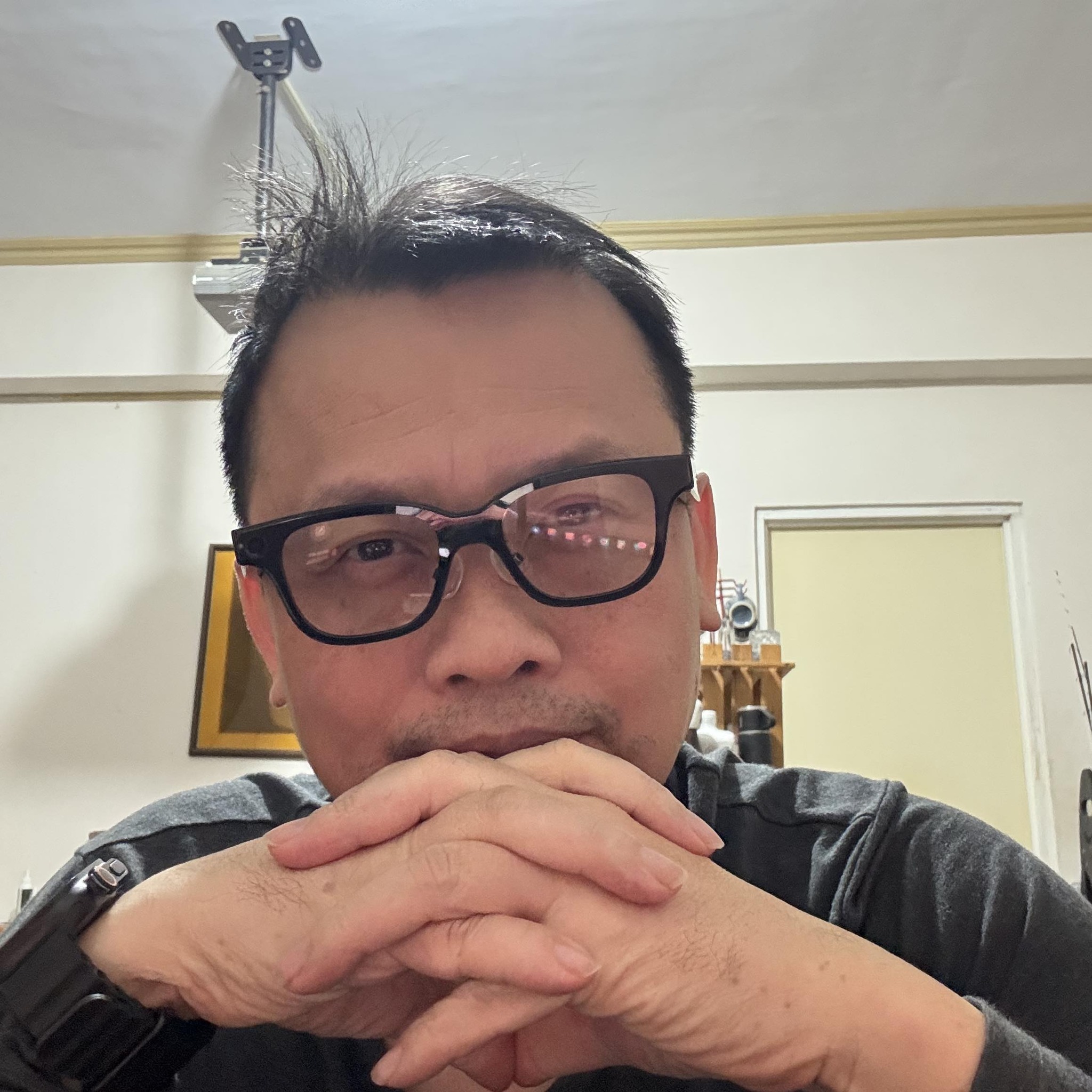 唉呦瑋
