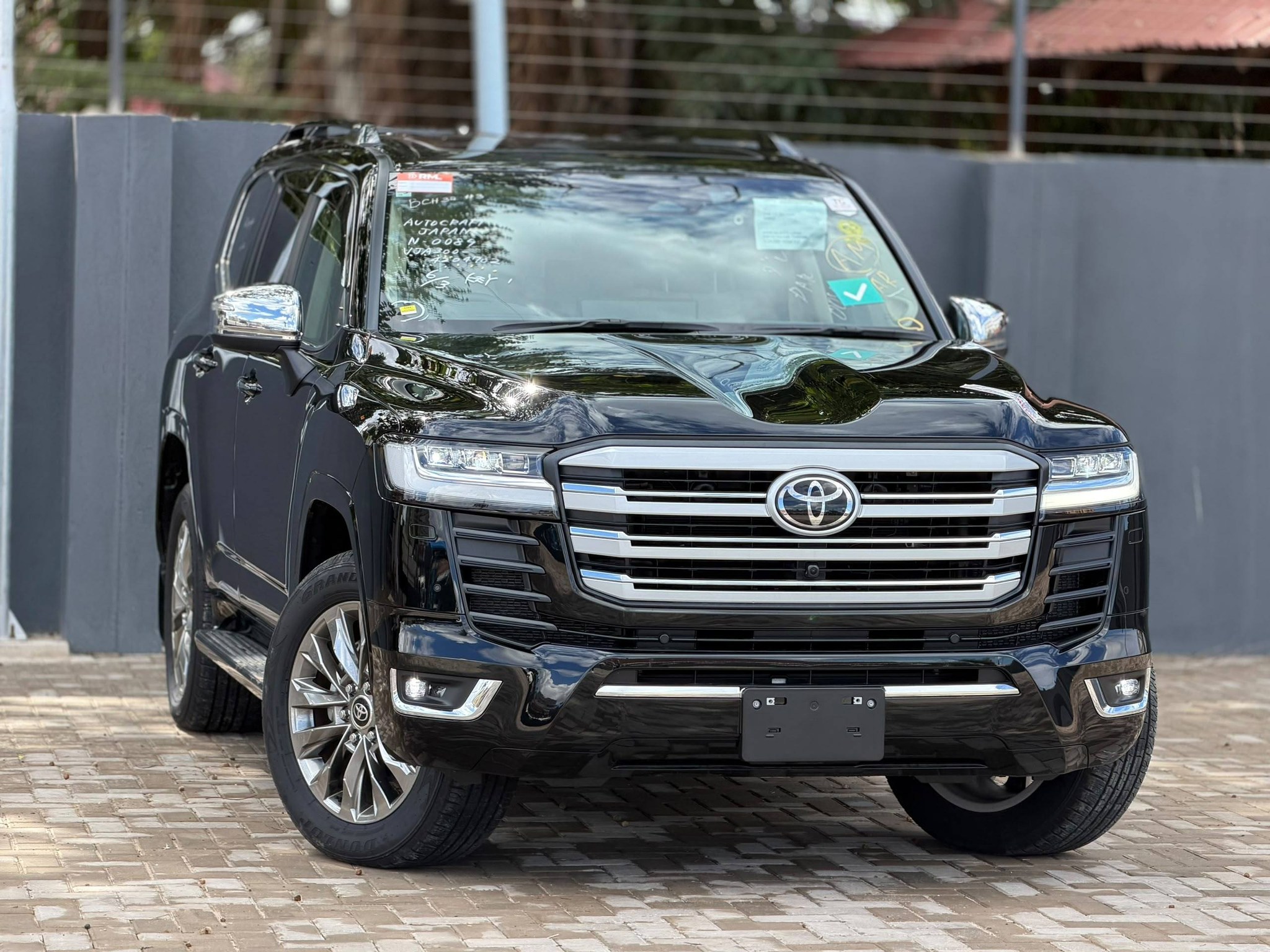 2025 TOYOTA LANDCRUISER ZX 3.5L Price : 425Million With New