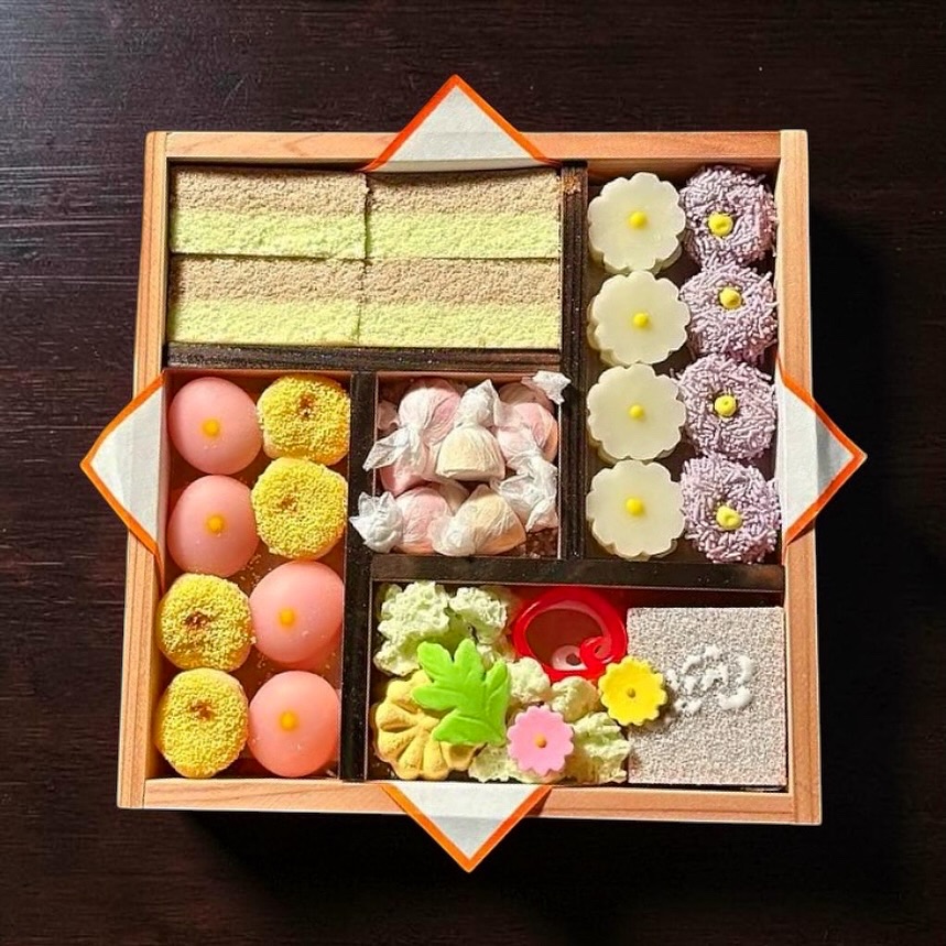 販売情報 さあ、#とらや さんの #パリ 店45周年記念のスペシャル羊羹