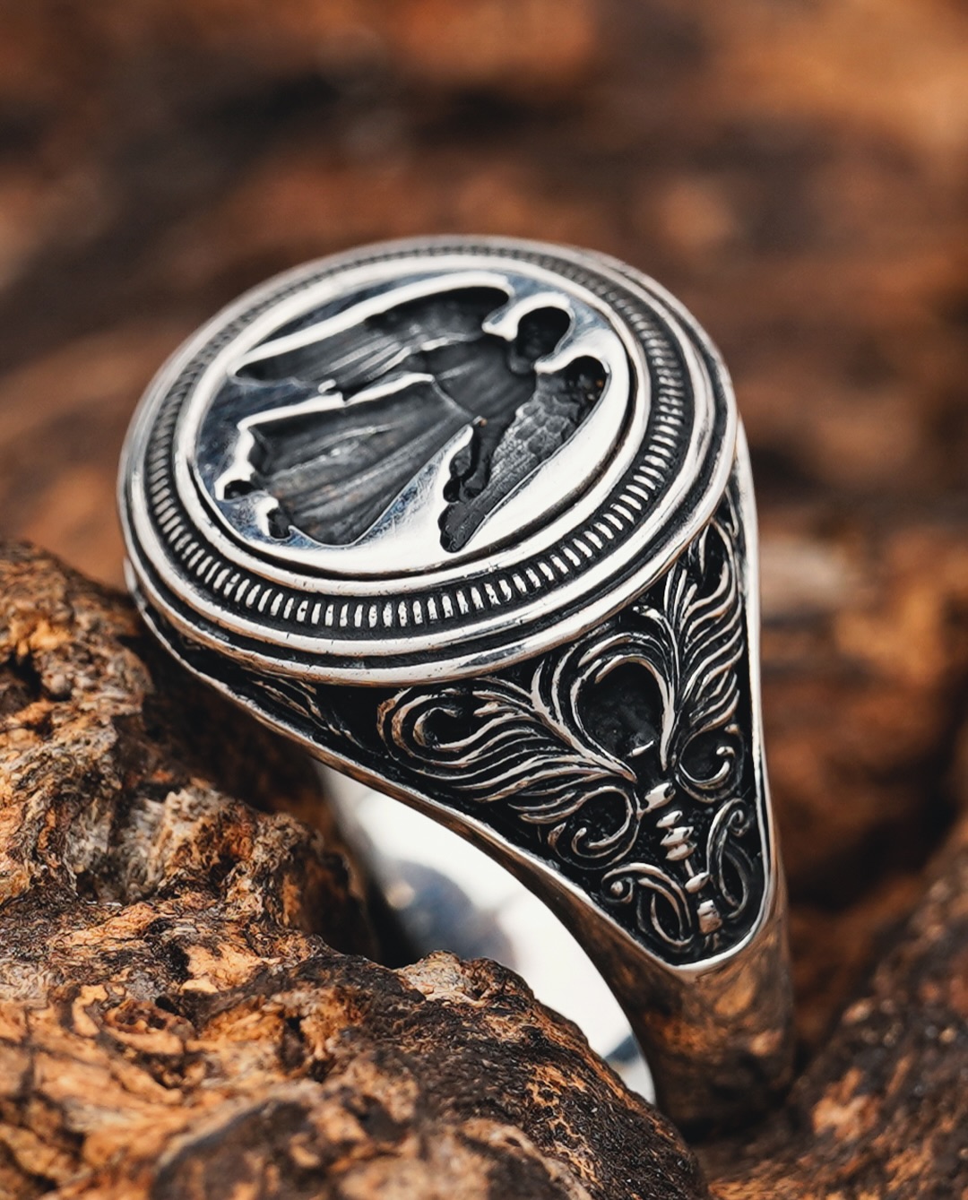 LEATHERS AND TREASURES 宝箱(大) デニス氏直筆サイン入り Leathers and Treasures added a - Leathers and Treasures