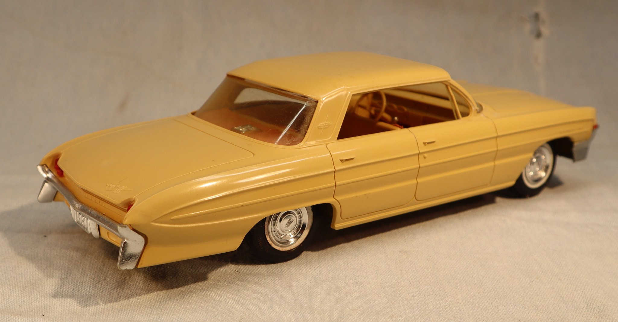 Jo - Han 1/25. 1961 Oldsmobile F - 85 station wagon. Built 1985