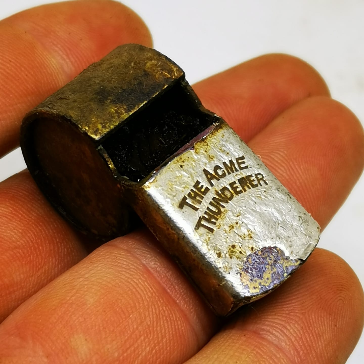 ACME WHISTLES×PORTER ACME WHISTLESは1870年にJoseph Hudson氏により