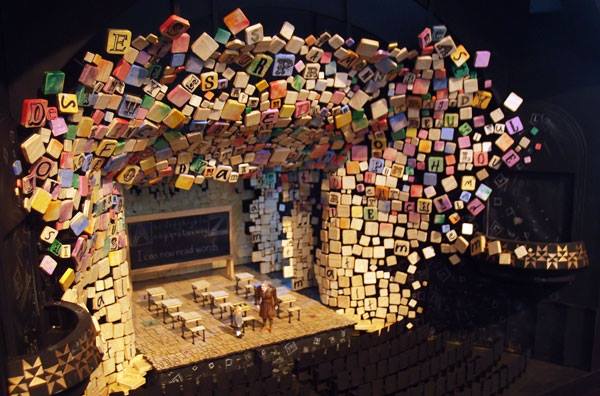 ผลงานของ Rob Howell... - Theatre Studies and News