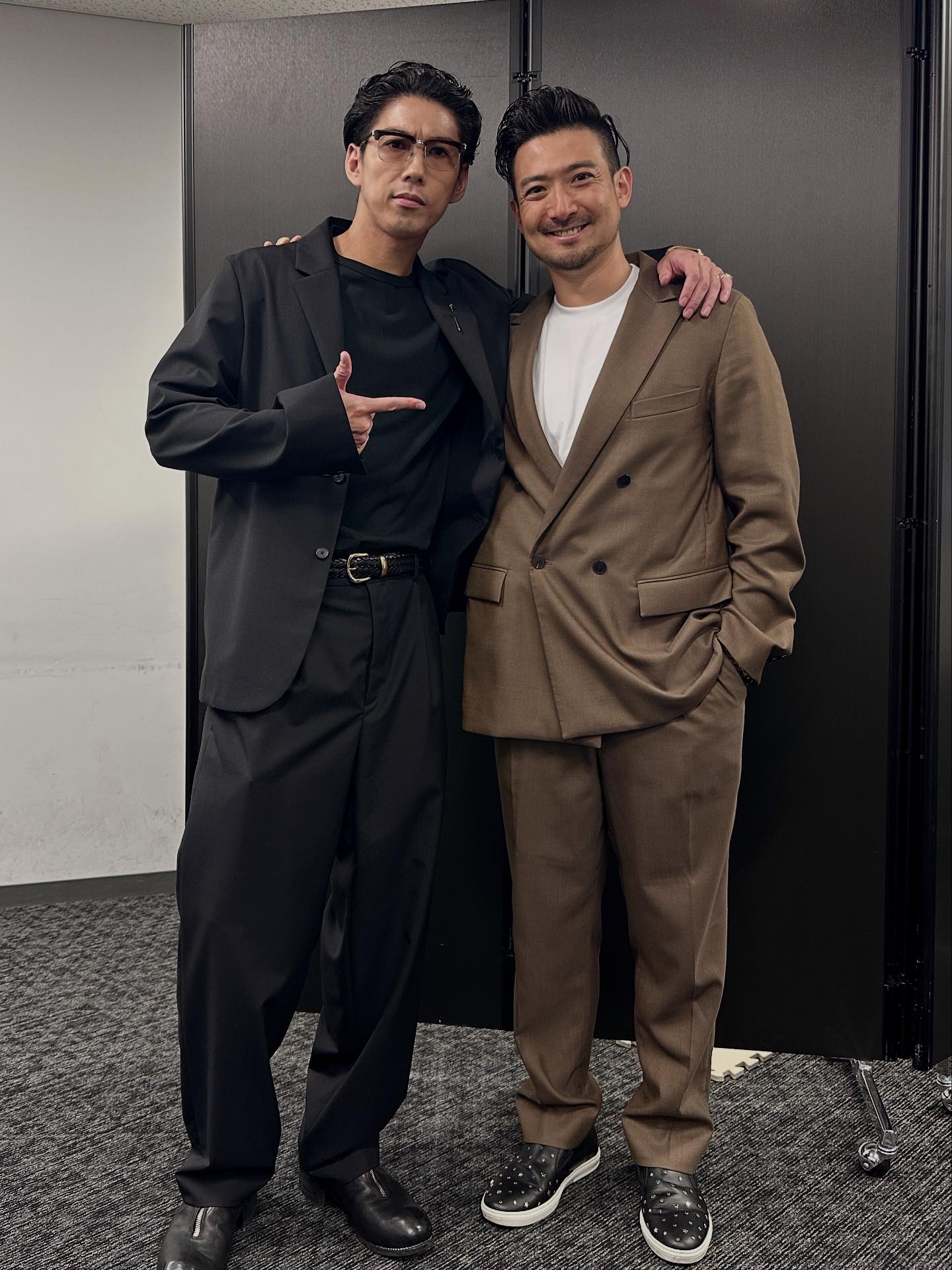 賀来 賢人 事務 所