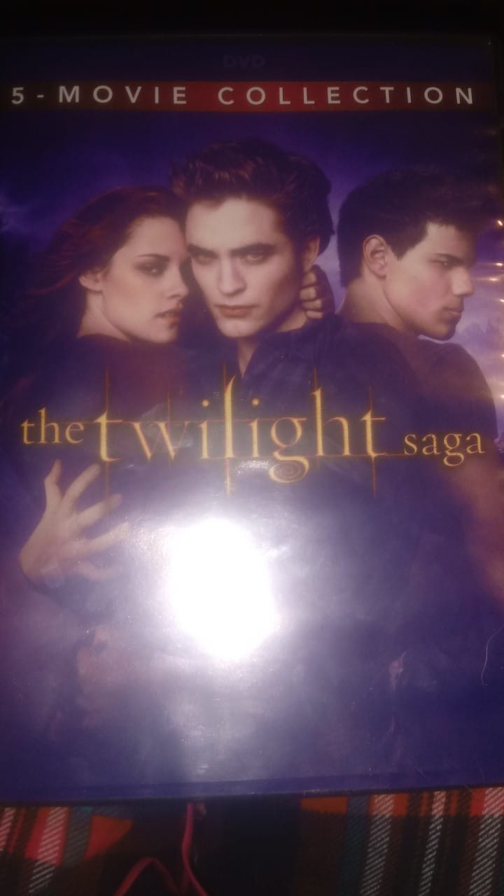 For sale!!! LAST TWILIGHT DVD BOXSET🤎 Included in the BOXSET - 1