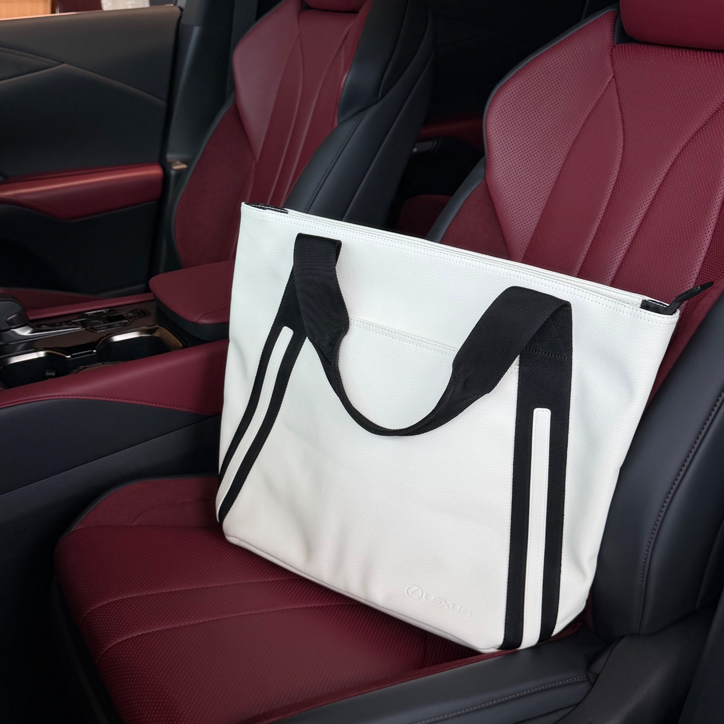 LEXUS Collection】 今年のホワイトデーは、毎日使えるハンカチの