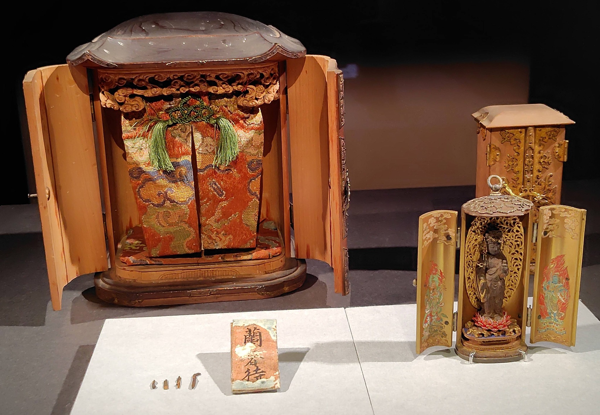 美術展ナビ - 「厨子入十一面観音菩薩立像」江戸時代 十九世紀 京都