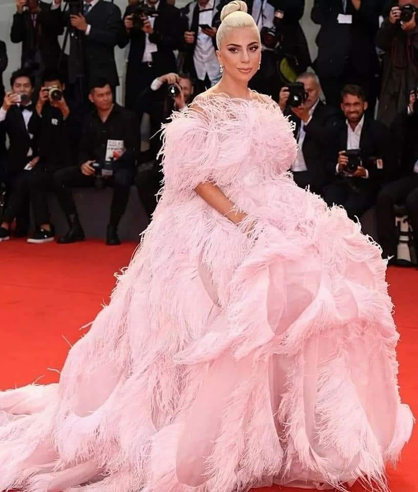 lady gaga pink valentino dress in couture fw 2011 SCV005258_KH_XXL