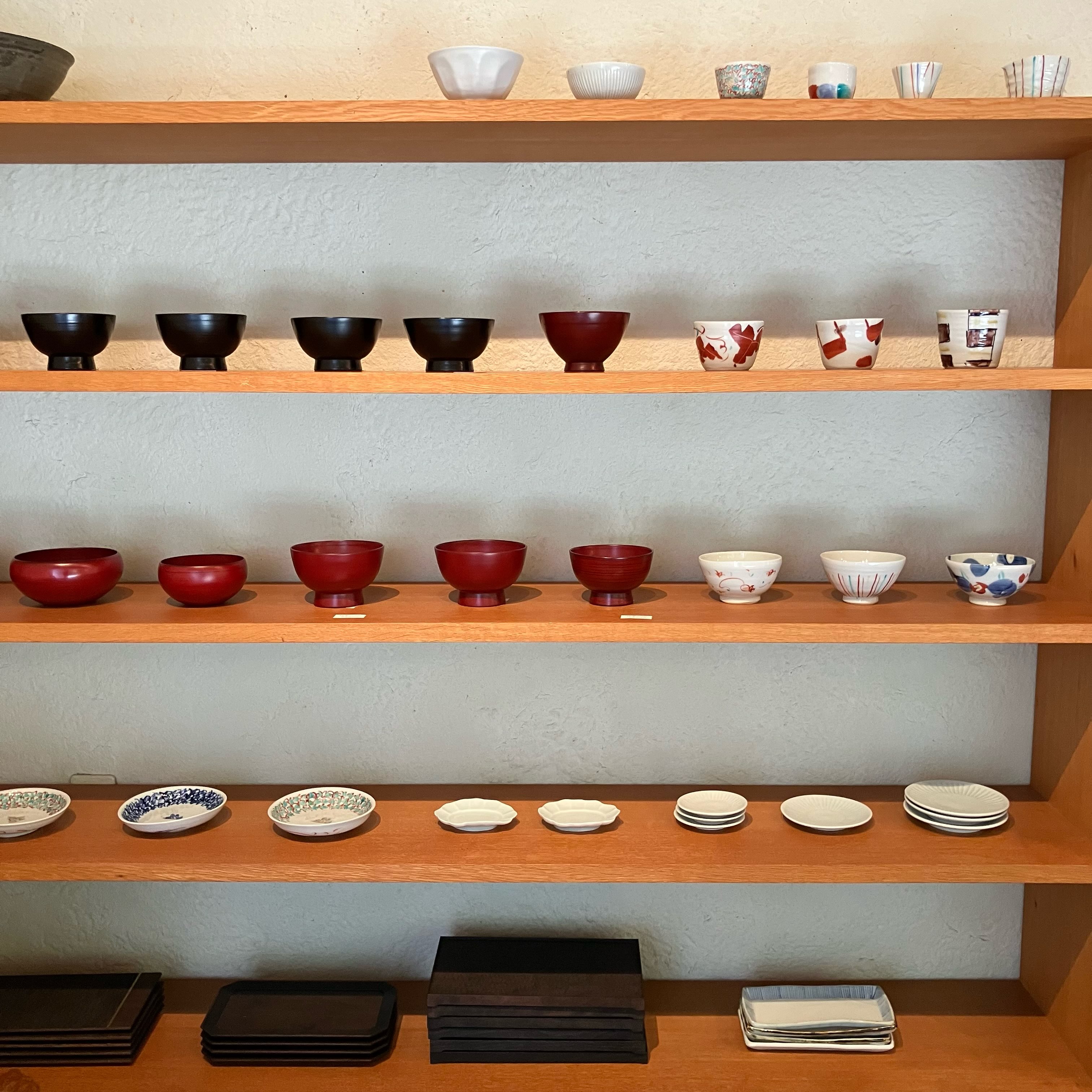 赤木明登さんの作品展が終わり、常設展示になりました。引き続き、赤木