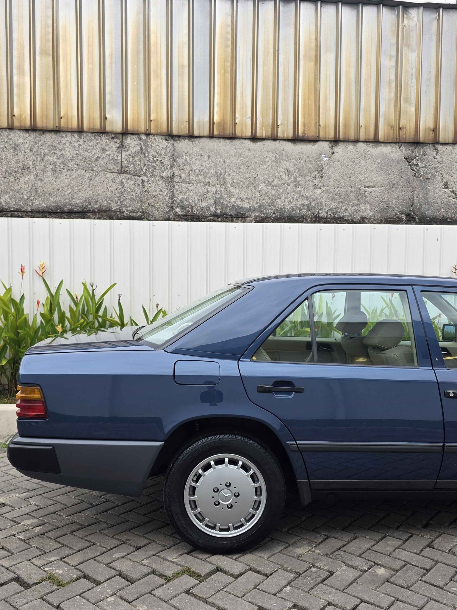 1987 Mercedes-Benz Mercy boxer W124 low km 300e AT - Cars & Trucks ...