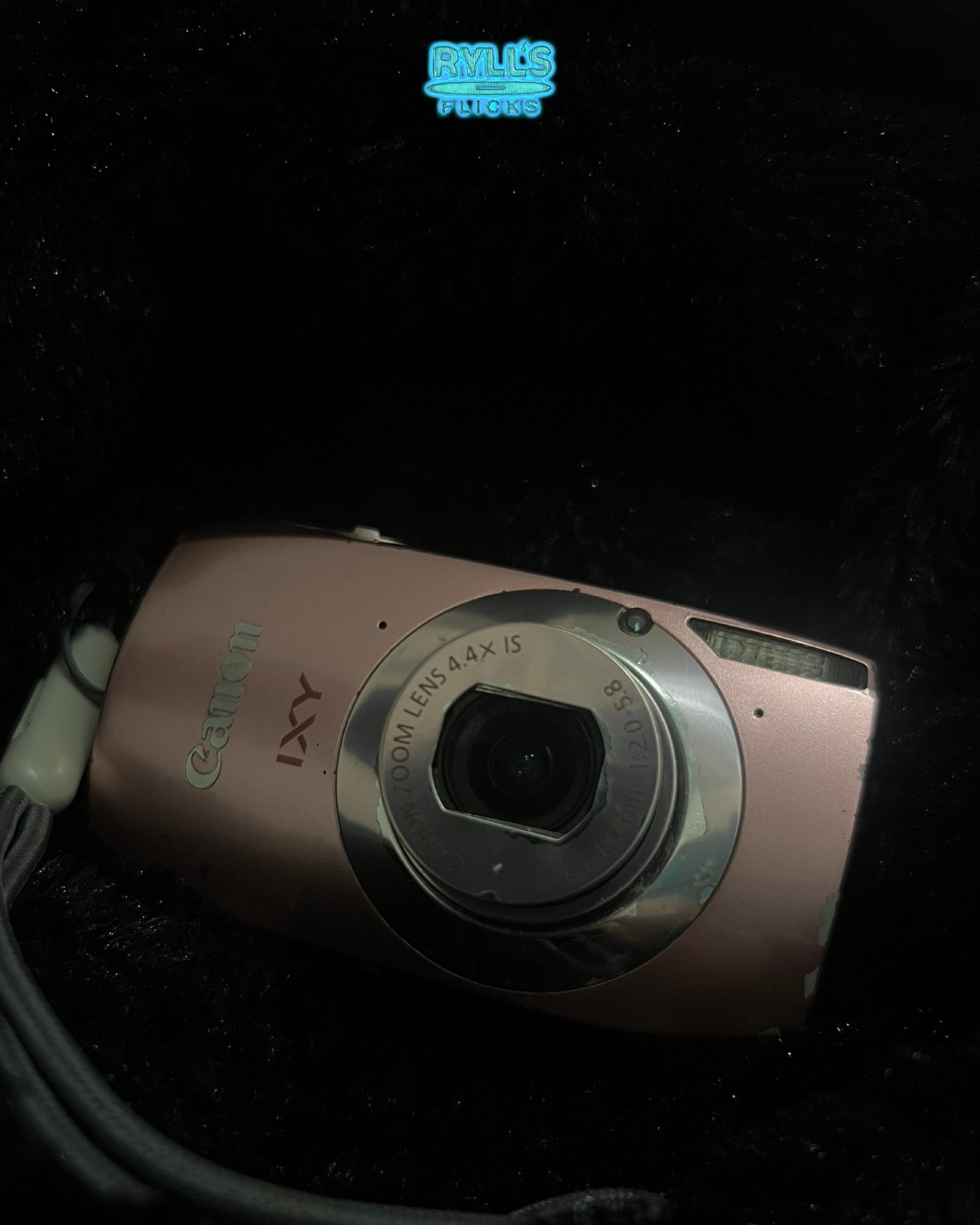 Canon IXY 32S digital camera for sale