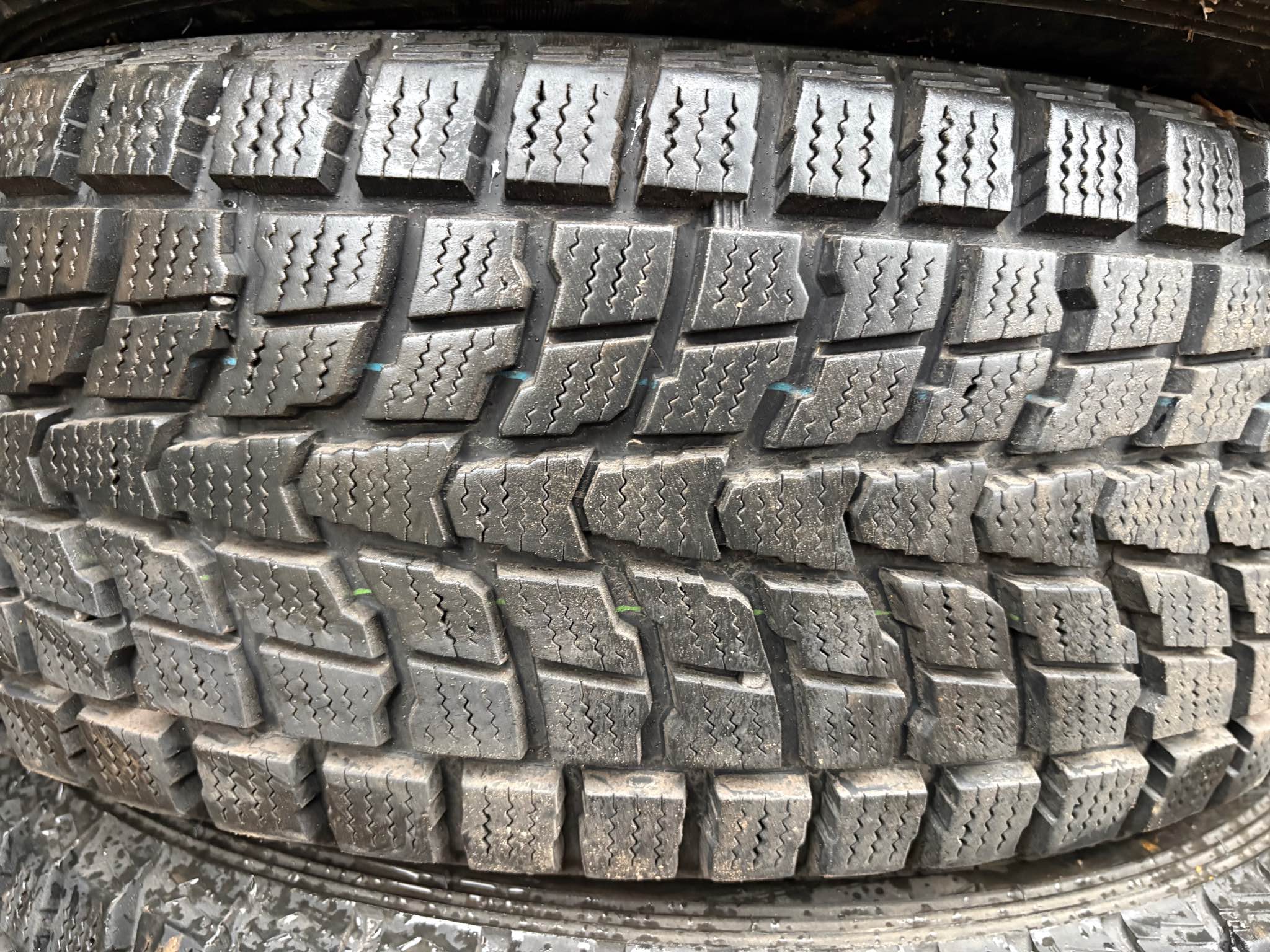 Pneus 225/60/17 sur rim Toyota - Car Wheels, Tires & Parts - Acton Vale ...