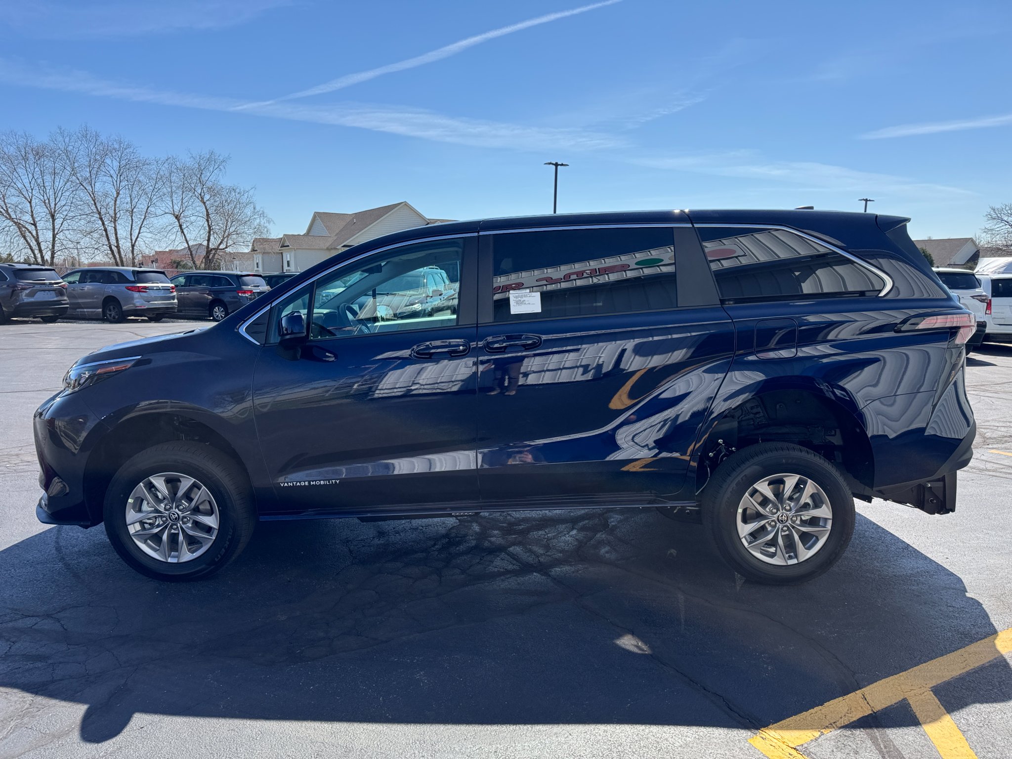 2026 Toyota sienna le vantage mobility rear entry manual fold-out ramp ...
