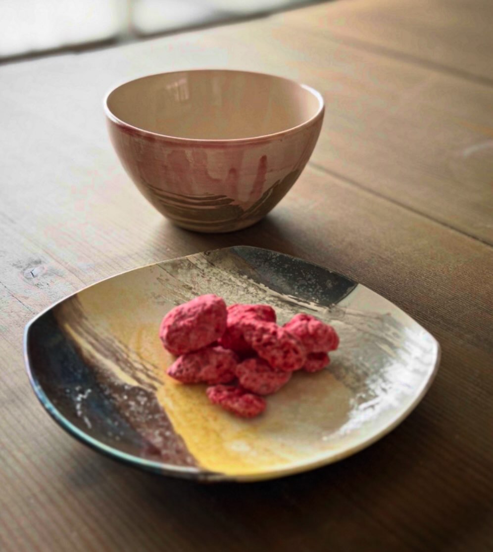 吉田直嗣さんの茶碗で盆略をしつらえました。一枚目はクラシックに、二