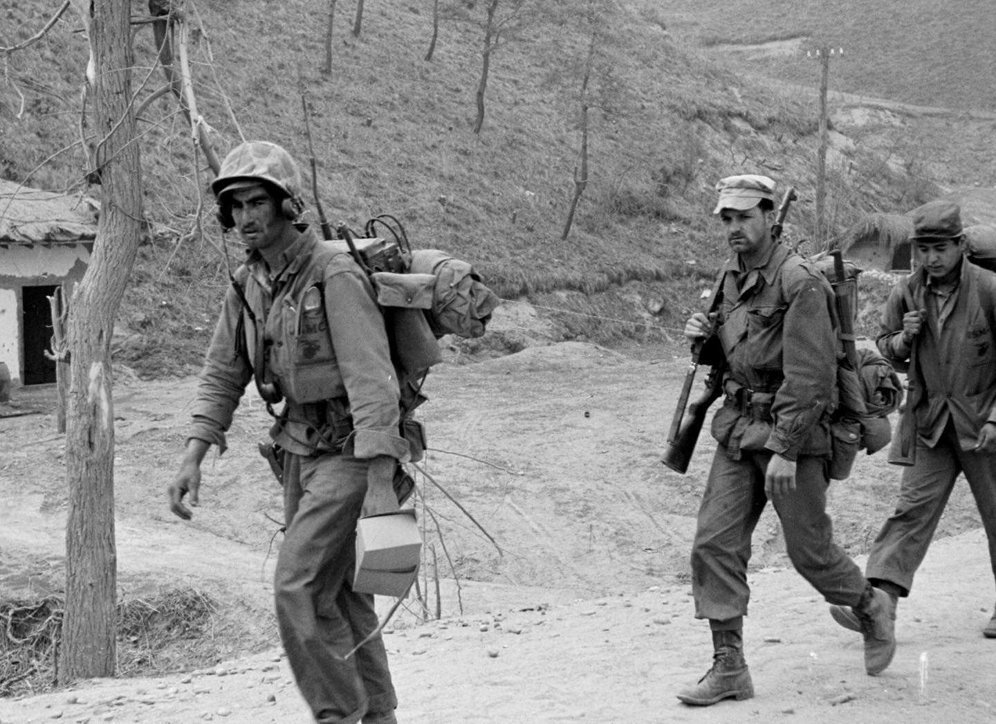 World - US Marines walking during the Korean War - April 1951 LIFE ...