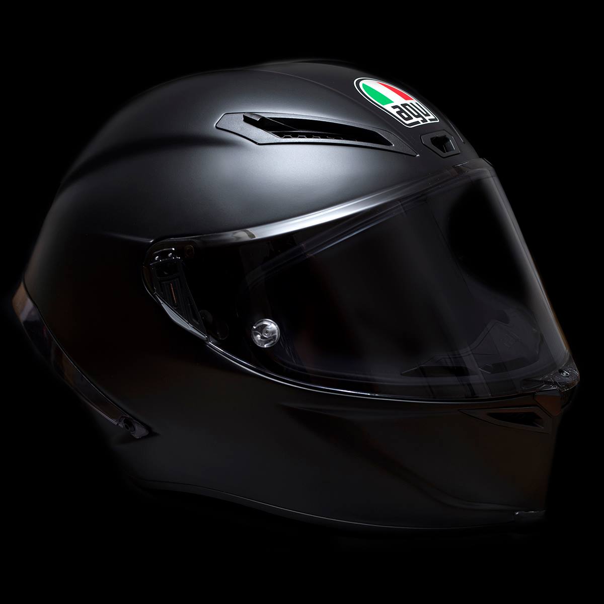 Designed for uncompromising performance on the track, AGV Corsa R