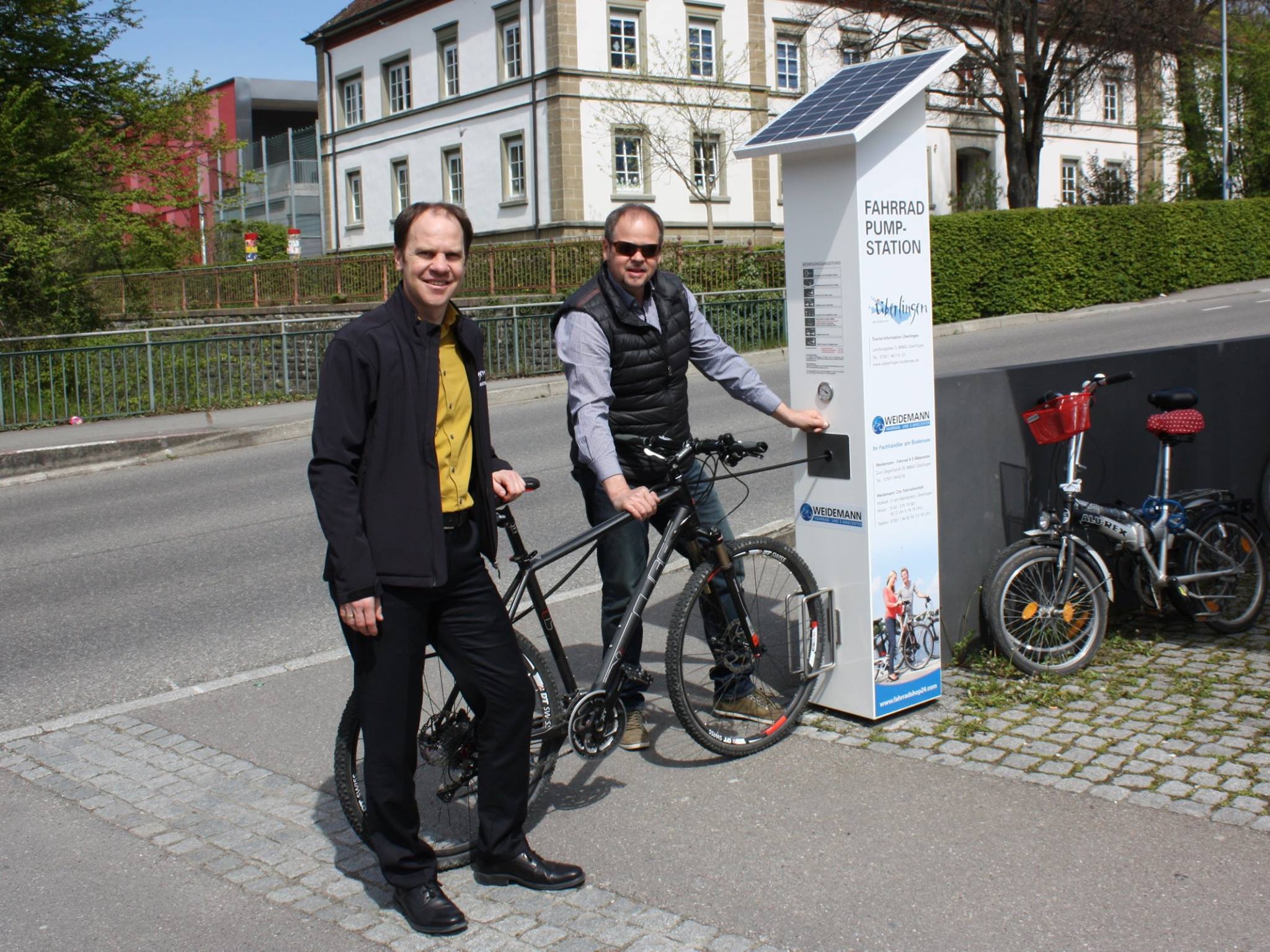 pedduk tarp Varusteleka Erakko Tarp, 2.5 x 2.5 m and lounging around Gebrauchtes Fahrrad in Fürstenfeldbruck Segment: Other Capacity:20,000mAh