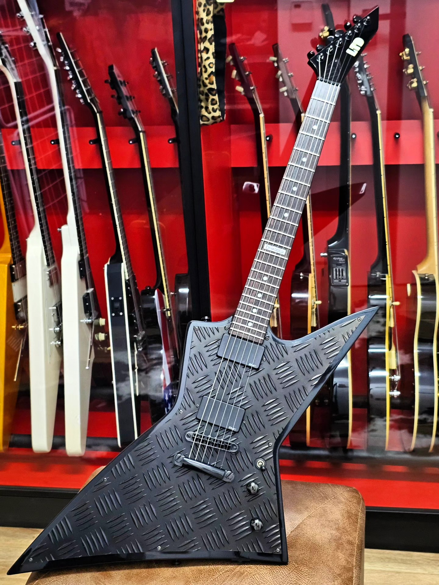 ESP LTD EX-400BD review with EMG pickups