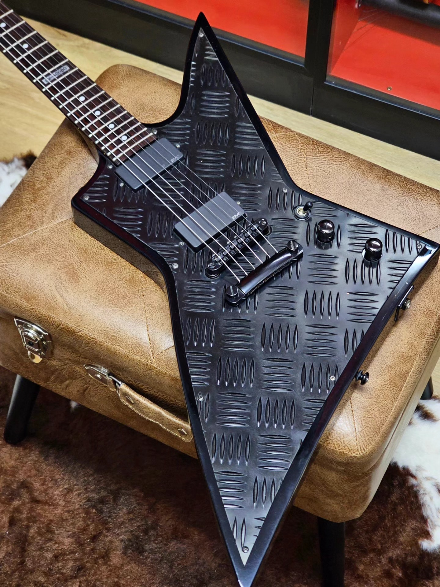 ギター ESP LTD EX-400BD EMG 81 & 60 LLICA ESP LTD EX-400BD review with EMG pickups