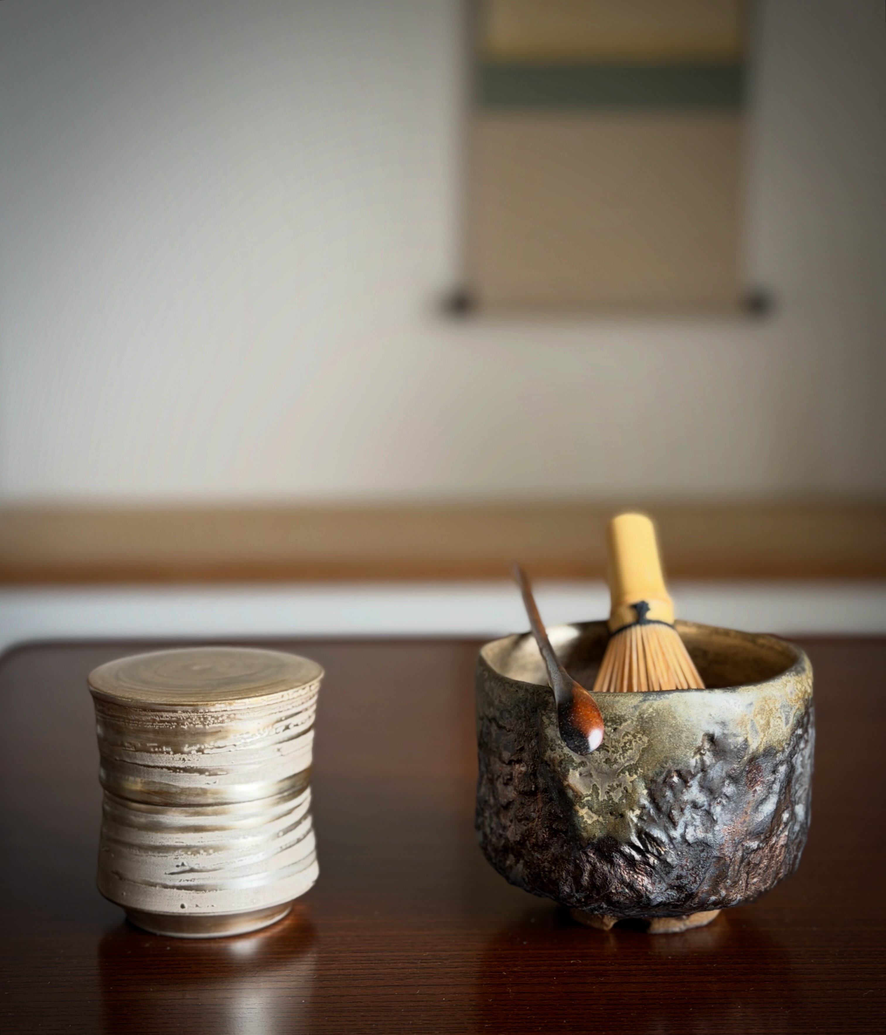 吉田直嗣さんの茶碗で盆略をしつらえました。一枚目はクラシックに、二